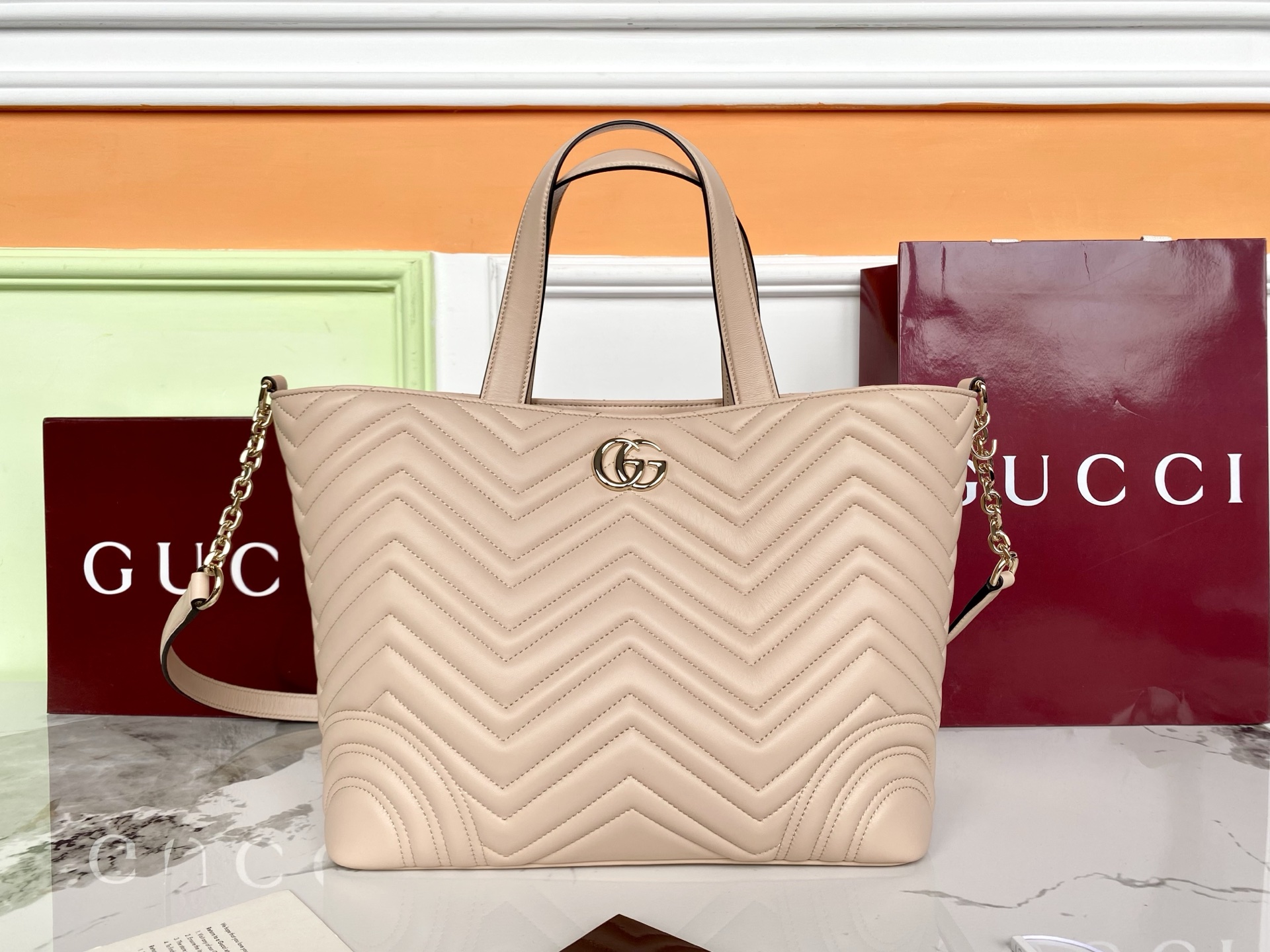 Gucci GG Marmont Grote Tote Tas - Beige Leer met Chevron Motief