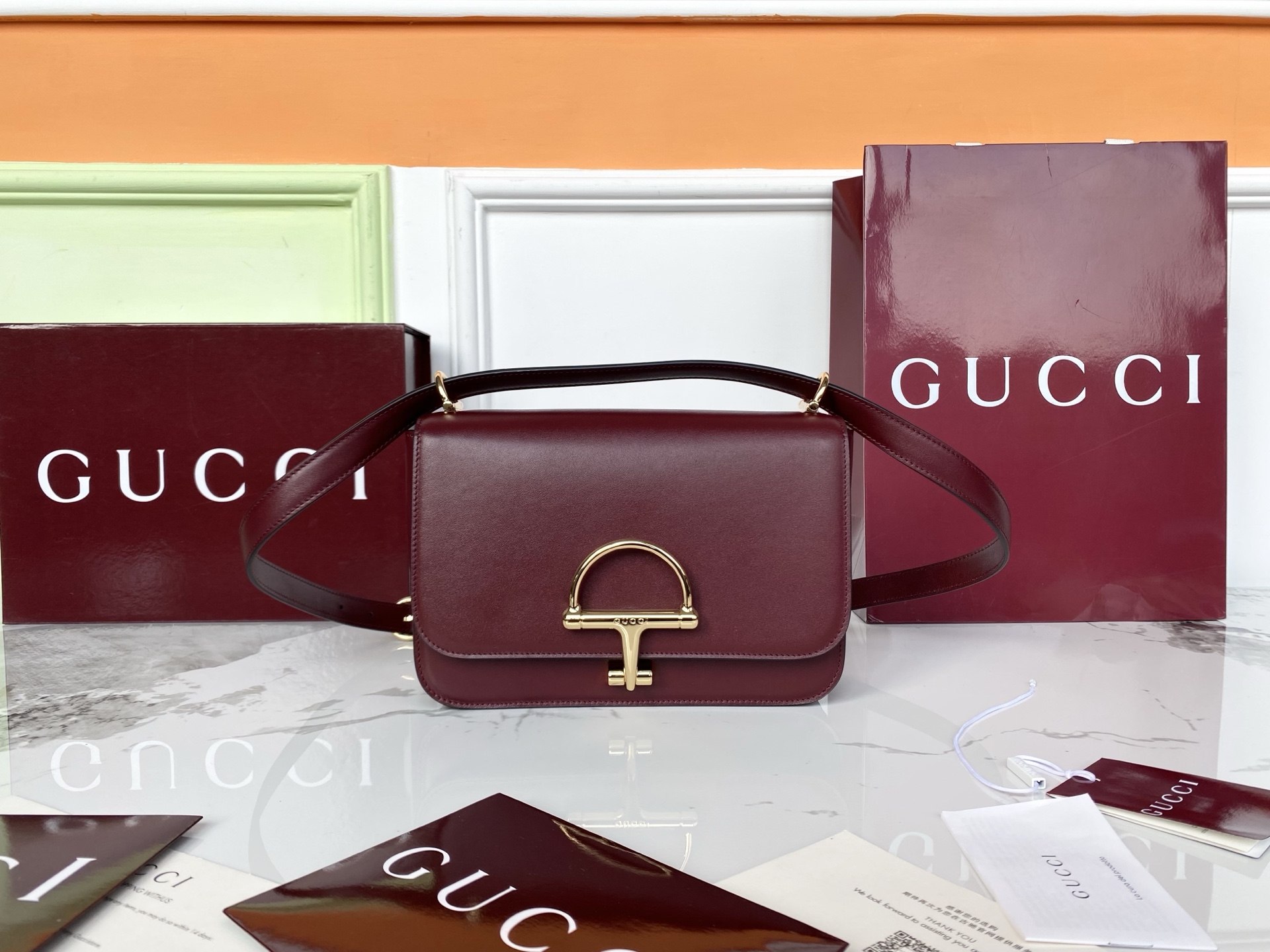 Sac à bandoulière Gucci 846705, 22.5 x 14 x 8 cm, Cuir Bordeau et Finitions Dorées