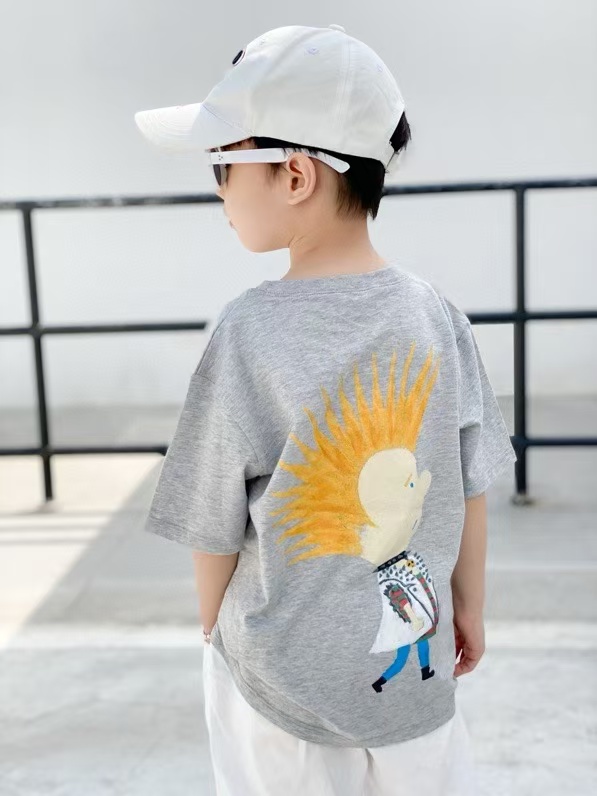 Para niño, se ve muy guapo, limpio y fresco.