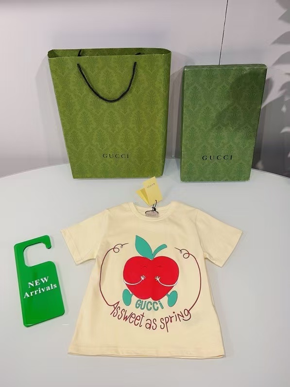 @86 Camiseta personalizada original de mostrador de gran volumen, decorada con estampado de manzana y las palabras Gucc…