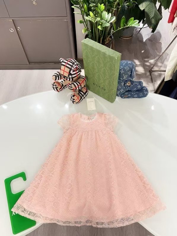 Vestido de punto bordado personalizado original de tienda, de la colección de principios de primavera 2025. Estampados …