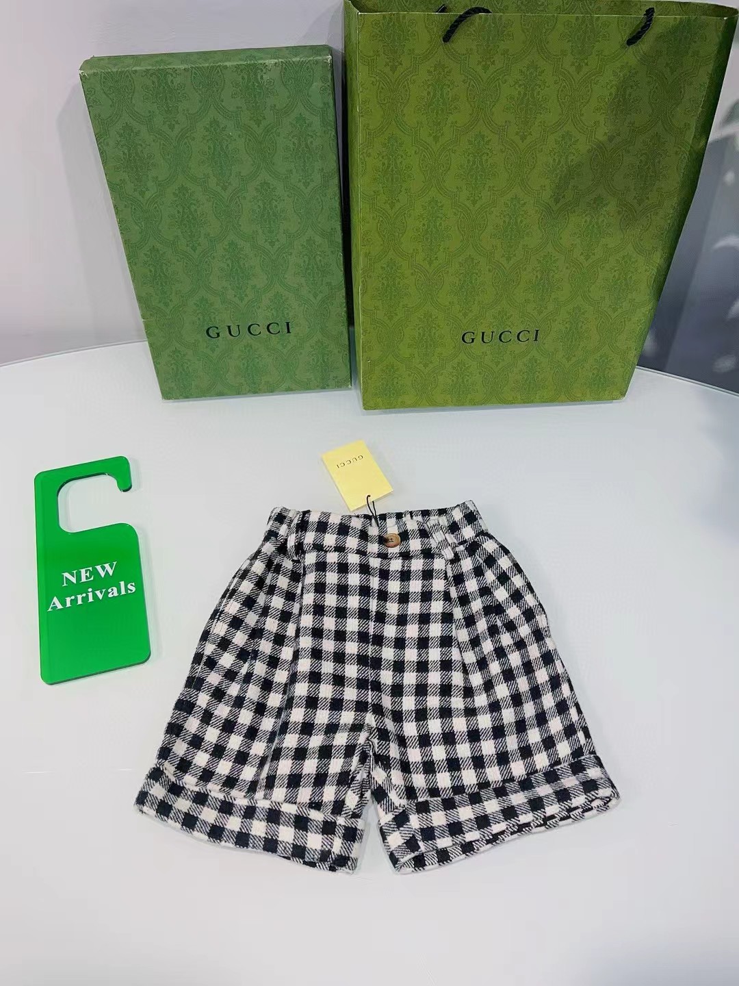 Pantalones cortos personalizados originales de mostrador, estos shorts tipo Bermuda están confeccionados en cuadros mar…