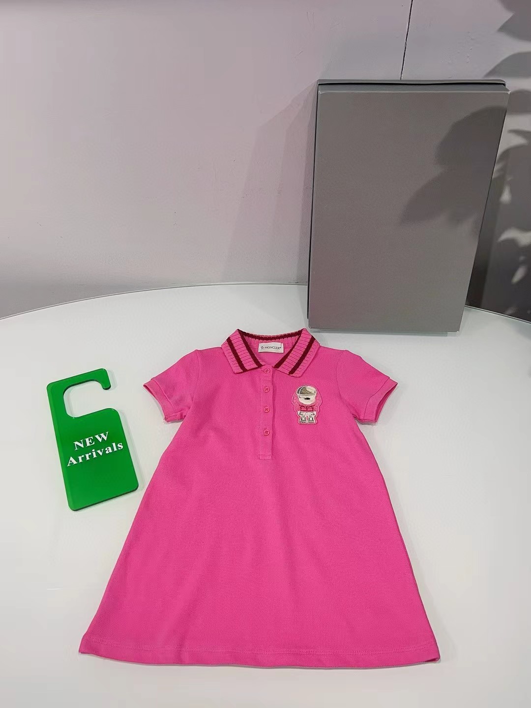 @126 vestido personalizado original de mostrador, cuello polo personalizado, patrón bordado en el pecho, súper lindo, e…