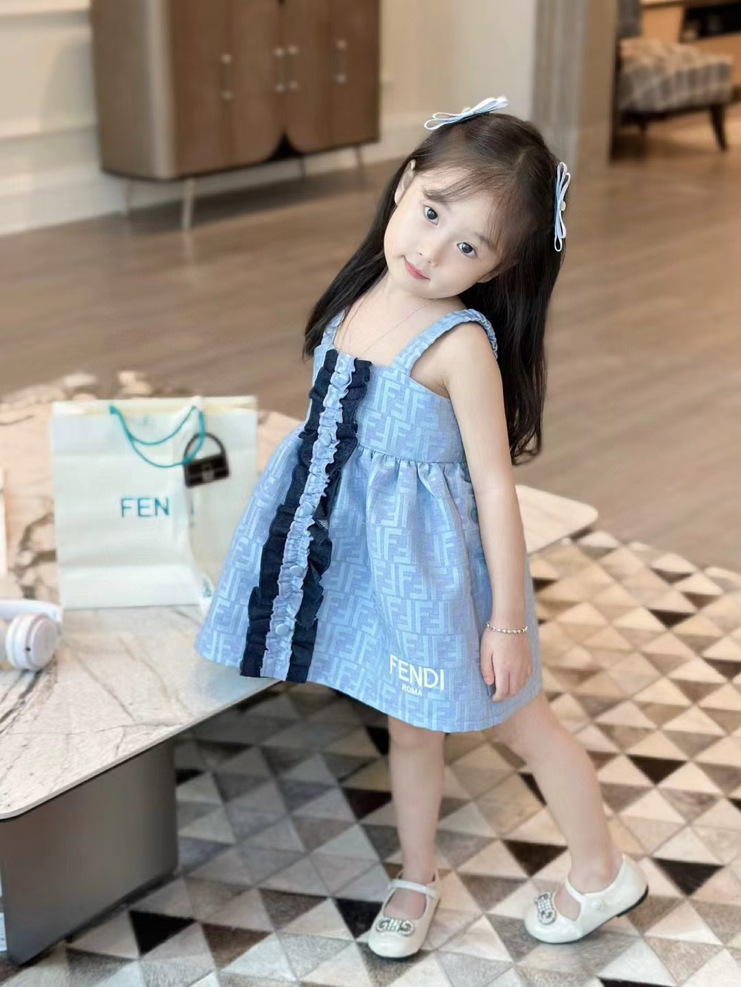 ¡Un set más! De hecho, ¡también puedes usarlo con una camisa de manga larga a principios de primavera!