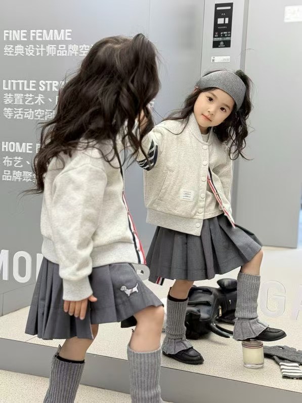 ¡Un conjunto para niña súper elegante! Anota este look de alta gama, con estilo sin esfuerzo 👍🏻