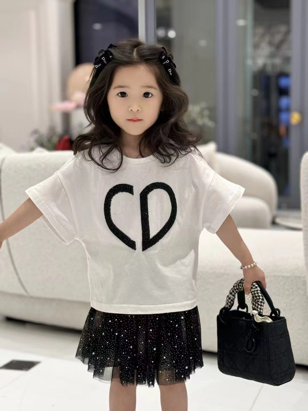 Camiseta de corazón negro con diamantes, ¡una verdadera belleza!