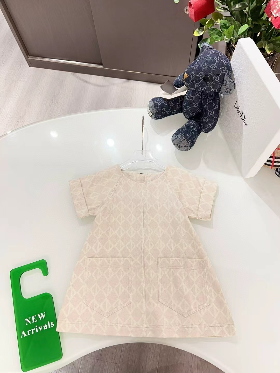 @178 Vestido personalizado de la tienda oficial, confeccionado en gabardina rosa claro, con estampado en tono similar e…
