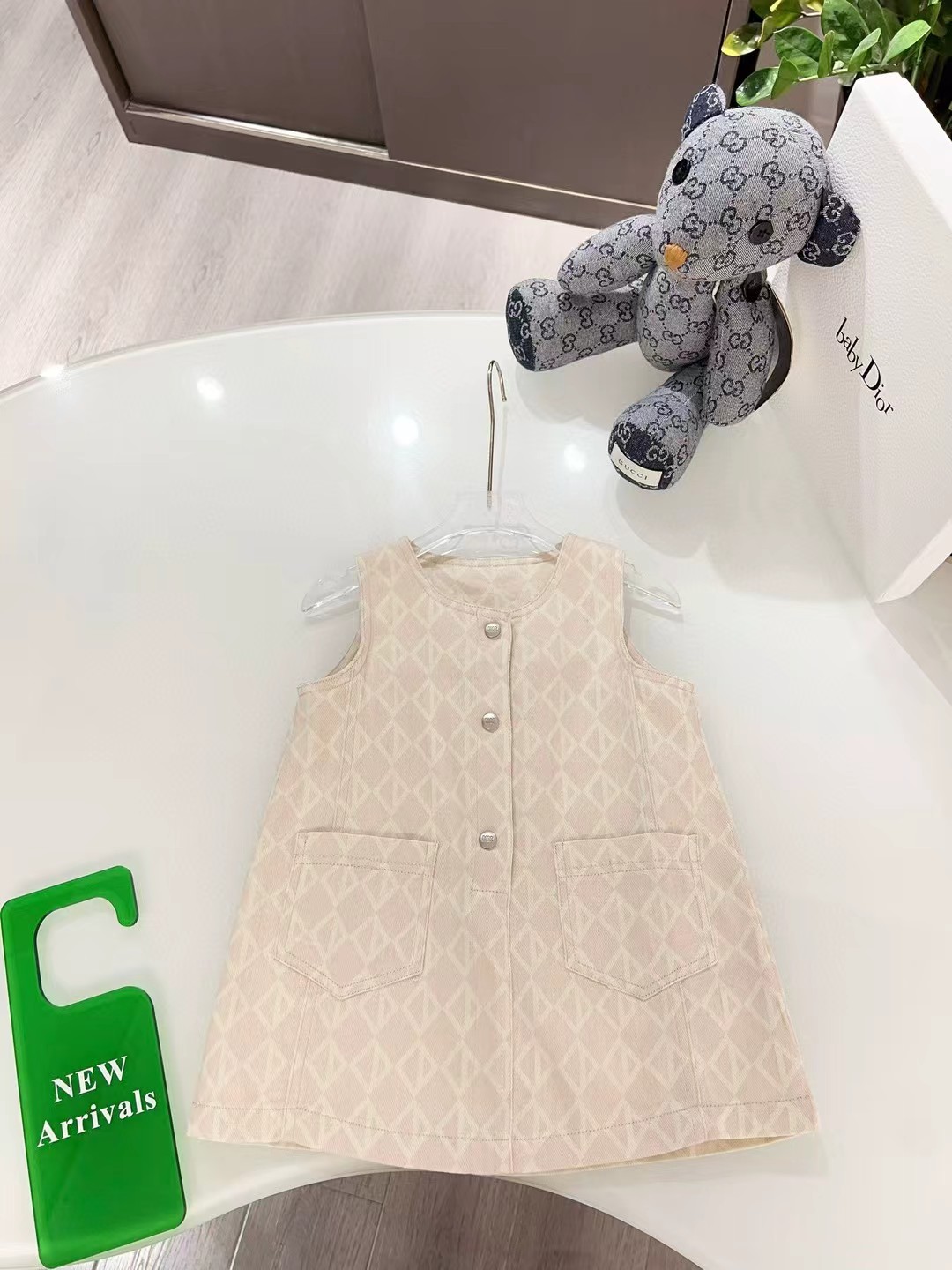 @168 Vestido sin mangas personalizado de la tienda oficial, confeccionado en gabardina rosa claro, con estampado en ton…