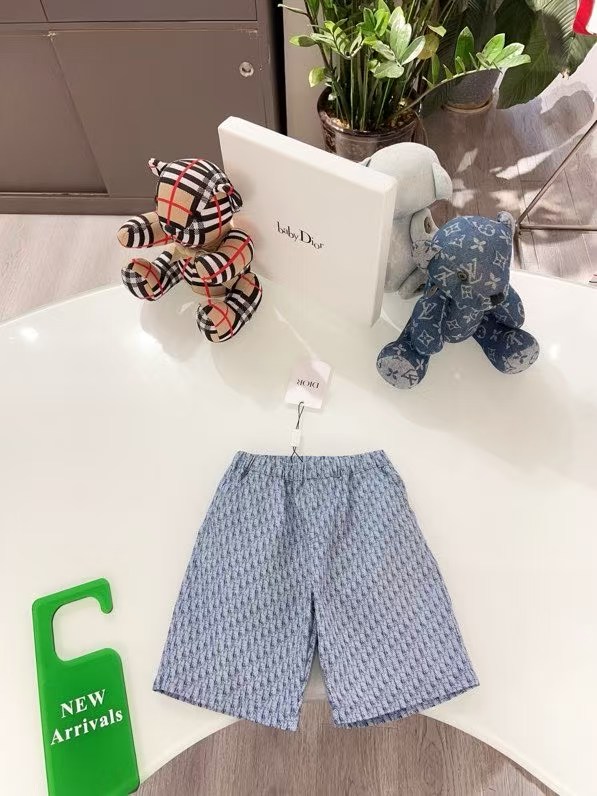@116 Pantalones cortos personalizados de la boutique original, decorados con el icónico estampado Oblique, rindiendo ho…