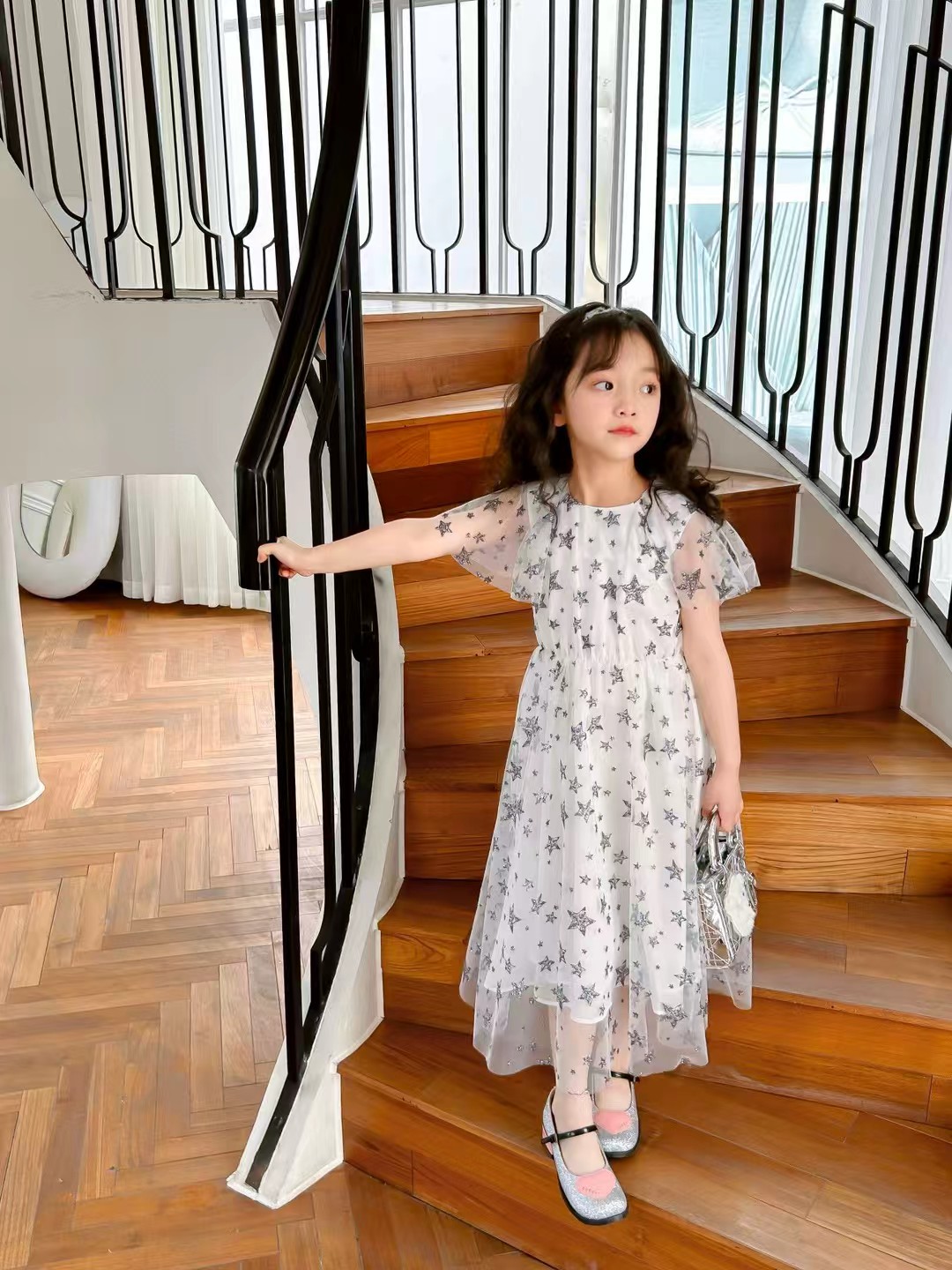 Cada niña debería tener un vestido tan elegante y etéreo en verano, esto es el verano.