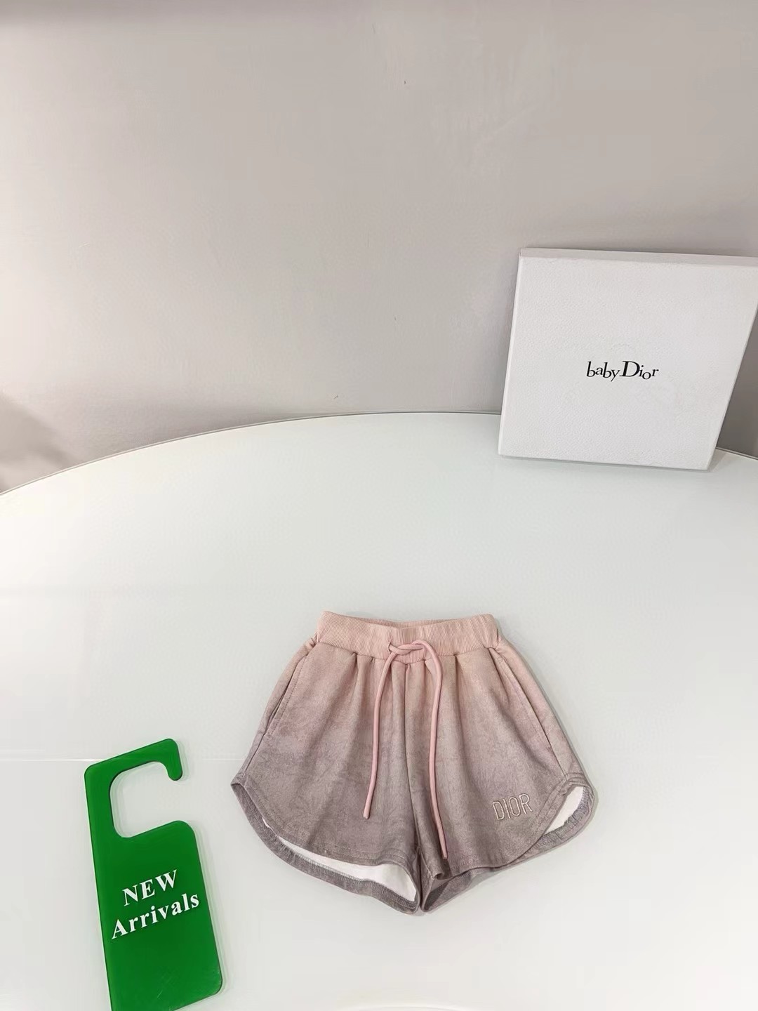 @106 Pantalones cortos personalizados originales de boutique, diseño de color degradado teñido a medida, logotipo borda…
