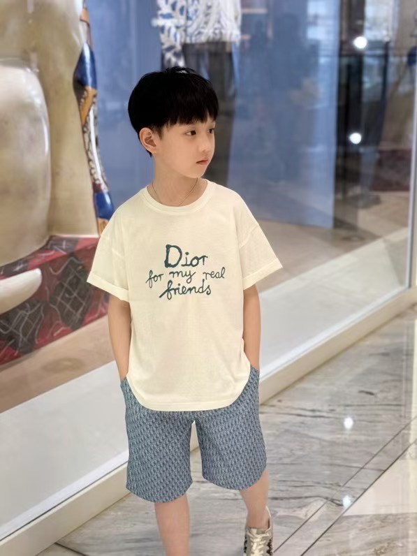 Everyday yet high-end. Really handsome.