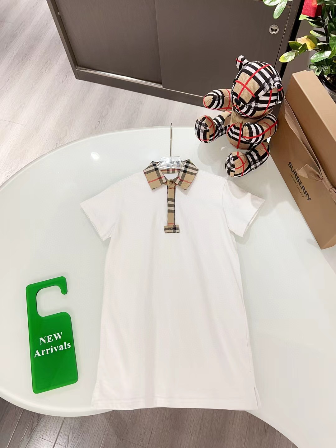 Vestido polo personalizado original de mostrador sin marca@118, con cuello de cuadros de 80 hilos, logo de letras en pi…
