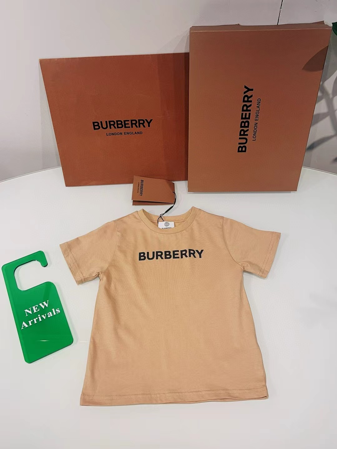 Sin menos @86 camiseta caqui personalizada original de mostrador, con el icónico estampado de letras, envío i…
