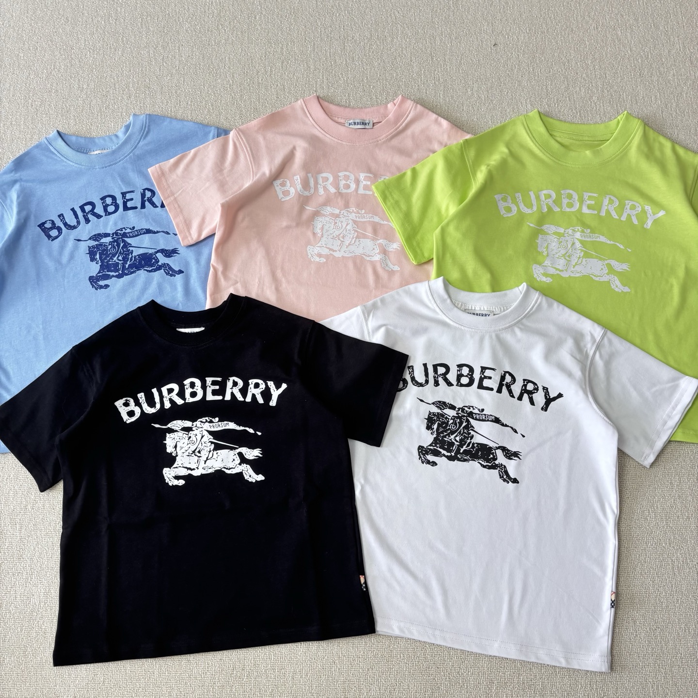 Camiseta de manga corta con estampado creativo de caballero Bbr 25, estampado simple y elegante, y un diseño explosivo …