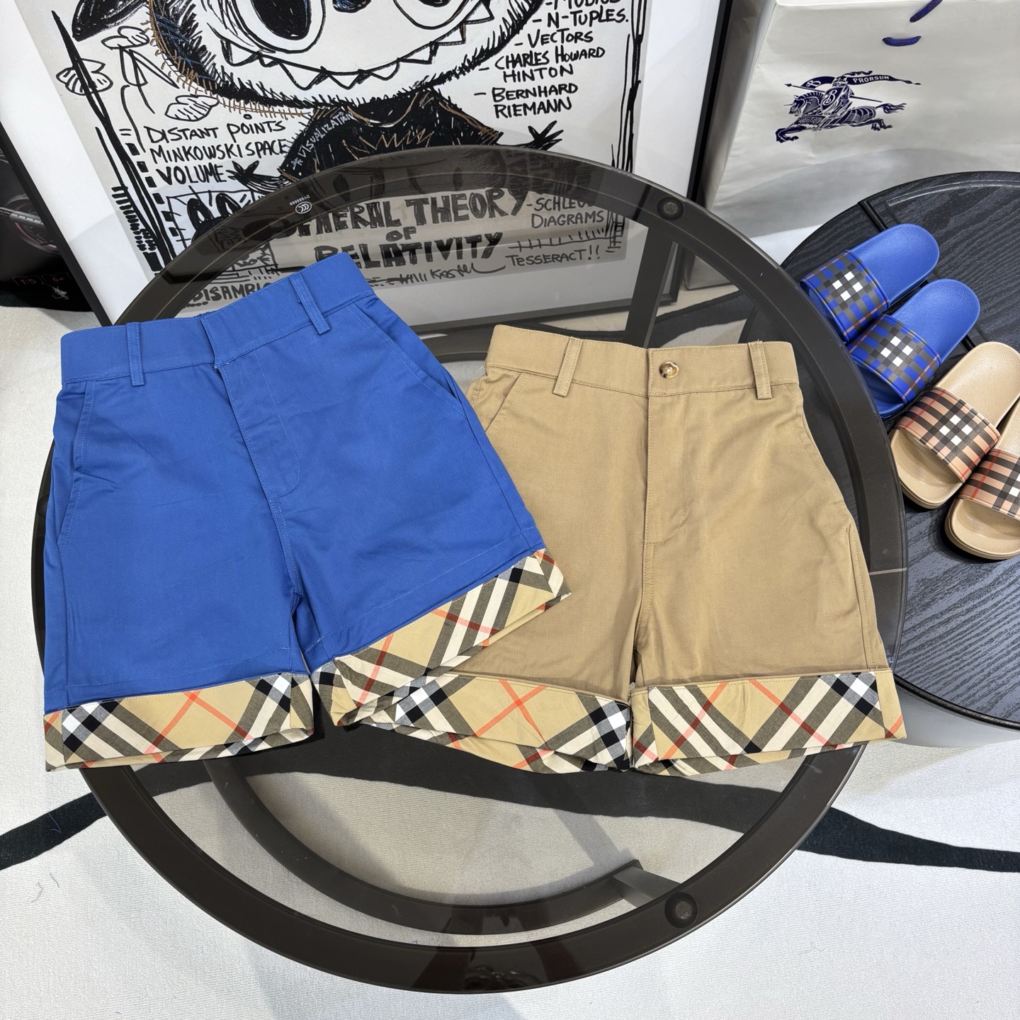Pantalones cortos casuales Bbr 26 con vuelta de cuadros, textura de alta gama, el dobladillo esconde el característico …