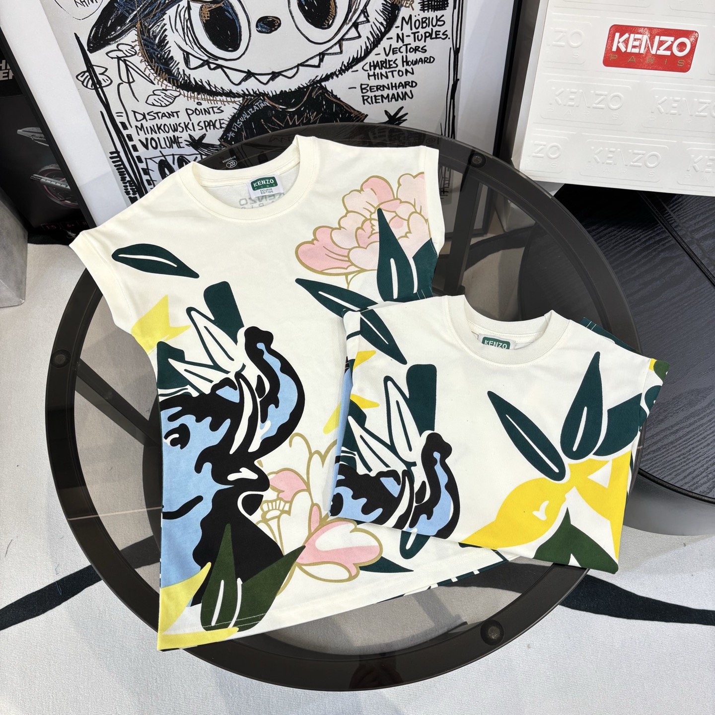 Colección tropical, camiseta y vestido