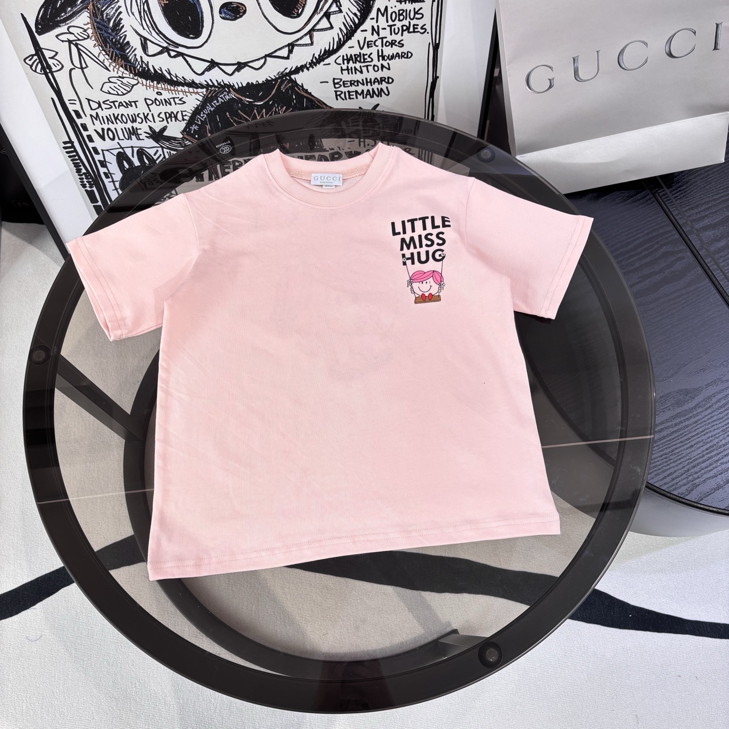 Camiseta Guc 26 Gucci & Little Miss Hug ✨ Rosa suave de flor de cerezo + dibujo tierno, para chicas dulces, con doble e…