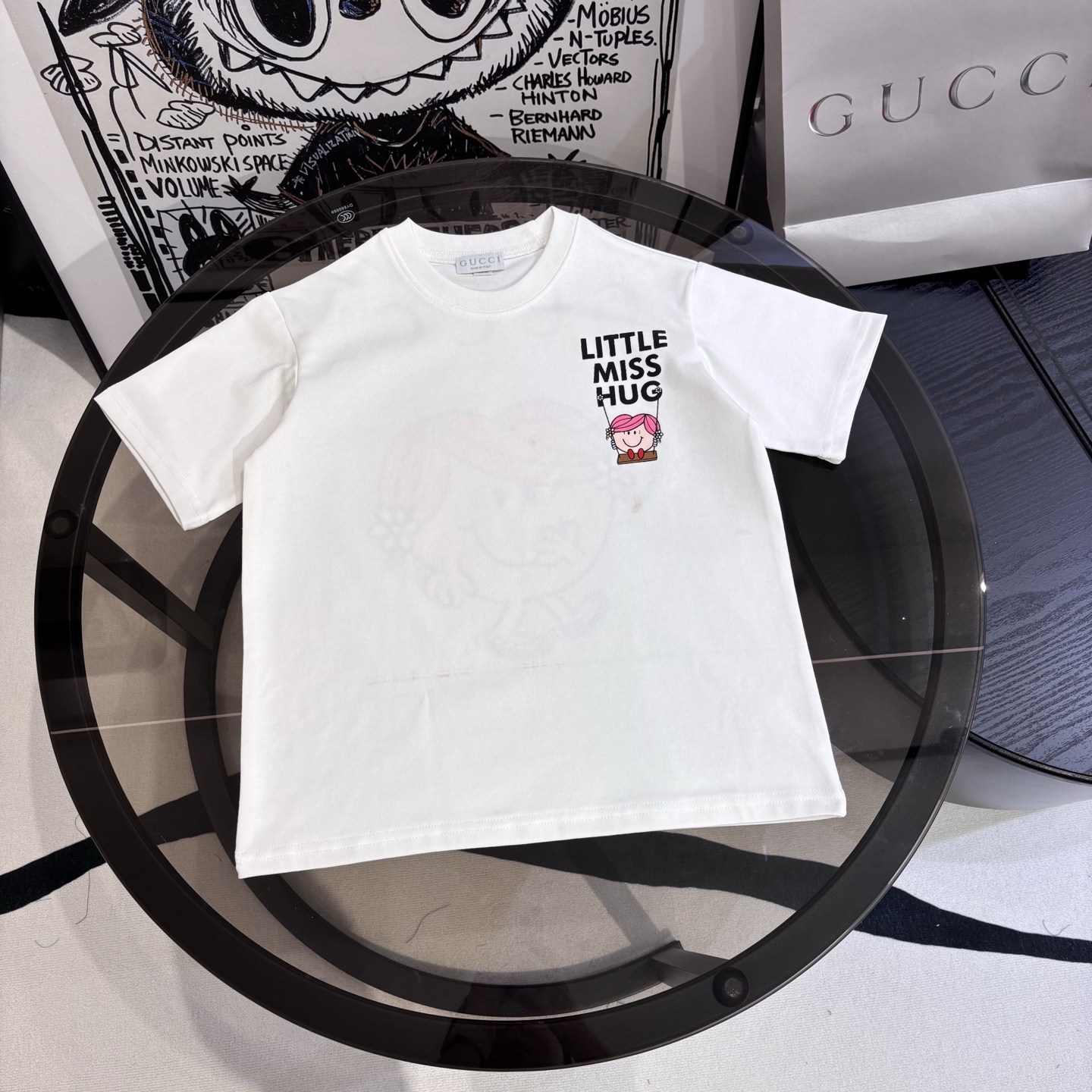 Camiseta blanca Guc 26 Gucci & Little Miss Hug ✨ Clásica camiseta blanca + lindo dibujo de corazón, para chicas dulces,…