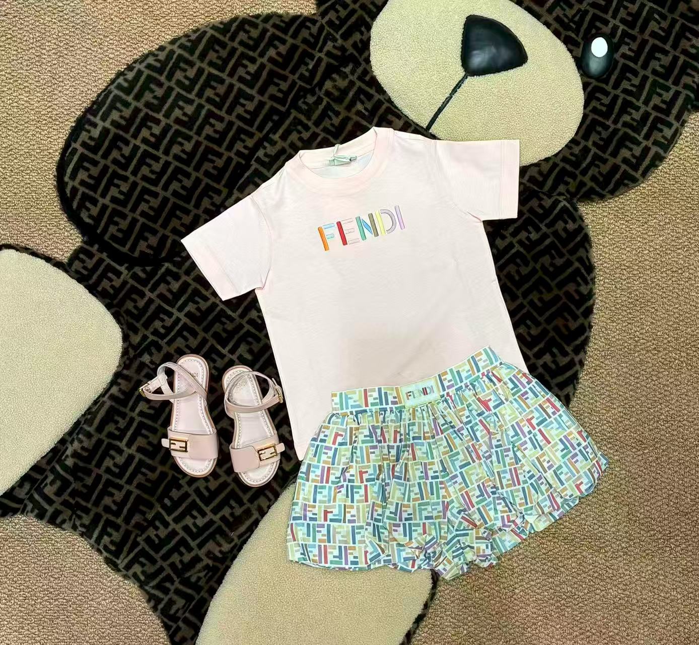 Fd 26 Nueva colección de verano ✨ Elementos clásicos de presbicia combinados con diseños coloridos. Trajes de niña suav…