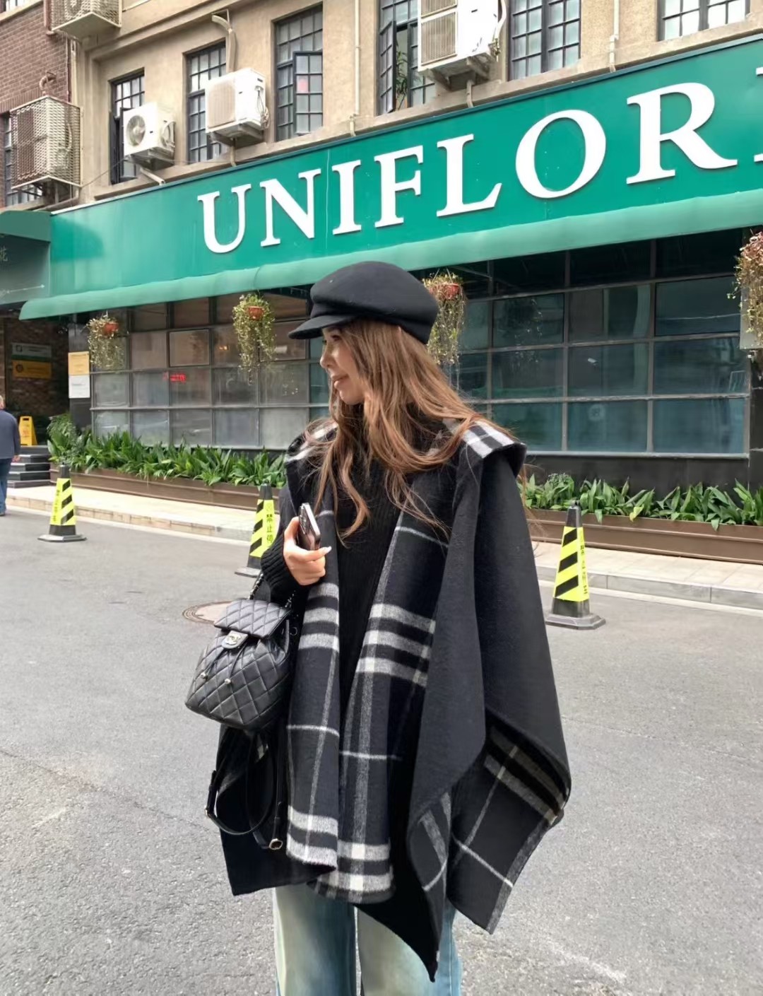 便宜版本便宜版本P斗篷带帽款张婧仪同款披肩 ，氛围感十足！Burberry可遇不可求的王炸级单品！拔草你