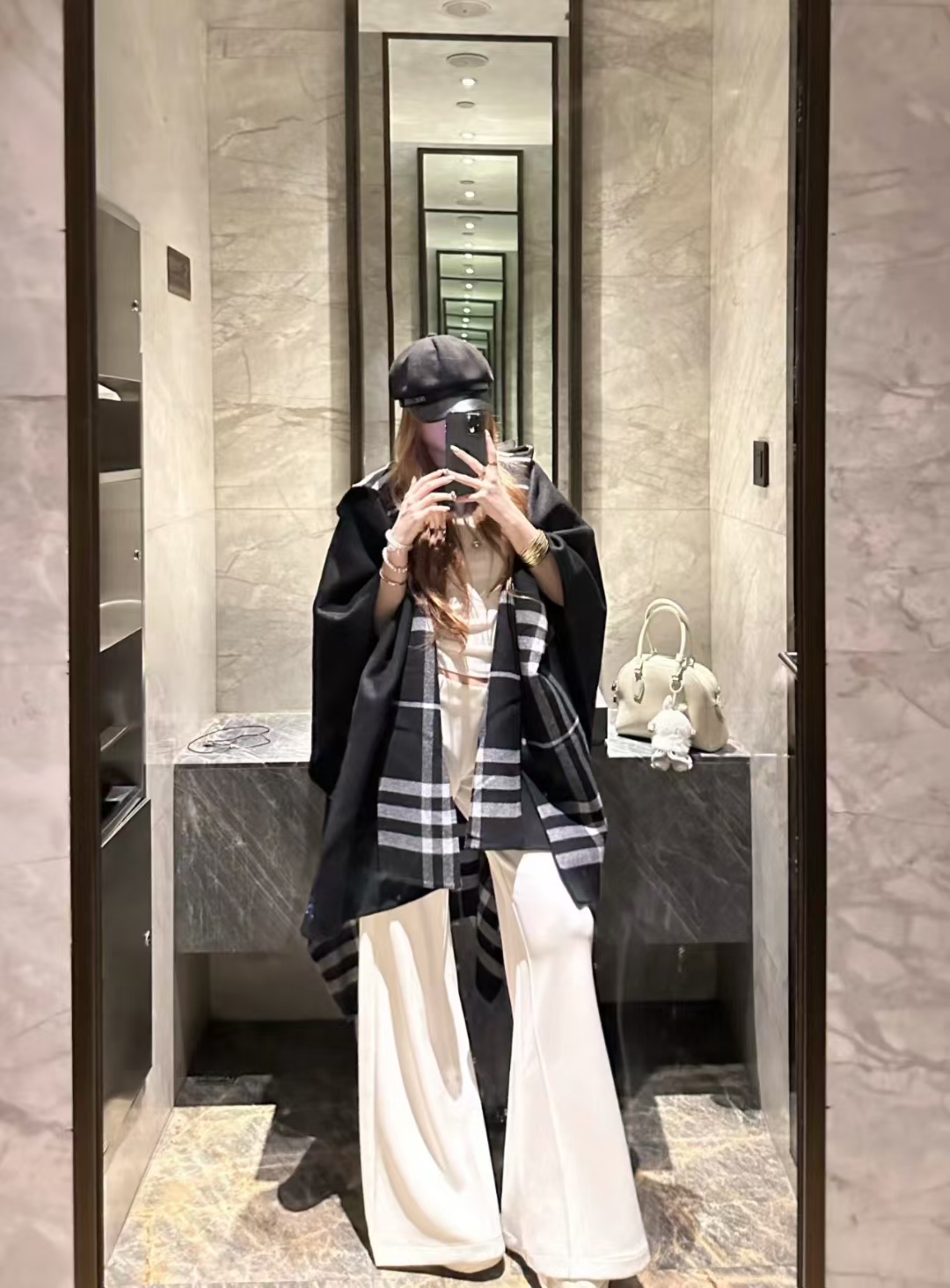 便宜版本便宜版本P斗篷带帽款张婧仪同款披肩 ，氛围感十足！Burberry可遇不可求的王炸级单品！拔草你