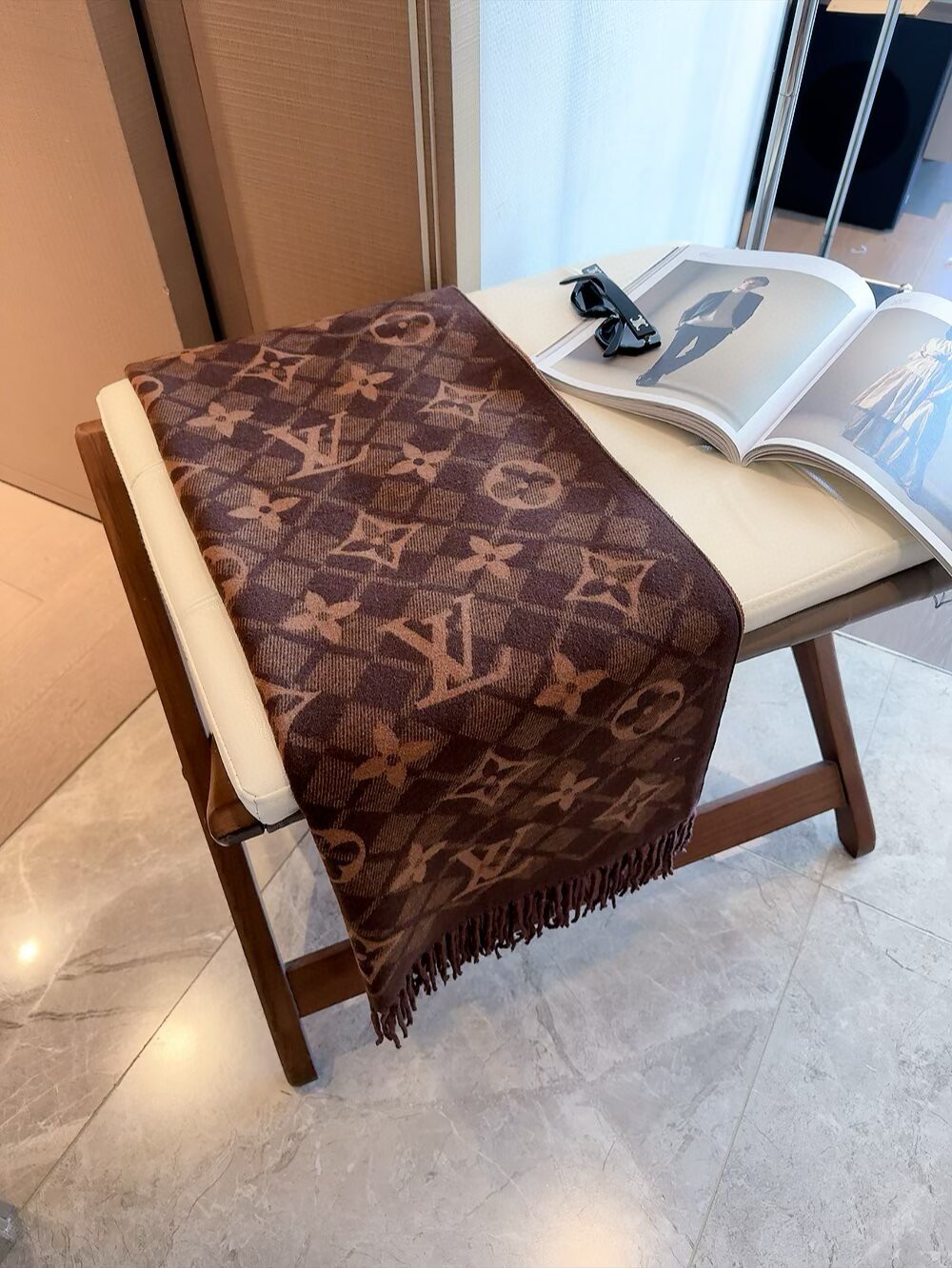 LV 路易威登 高級純羊毛スカーフ 上品な大人の女性に