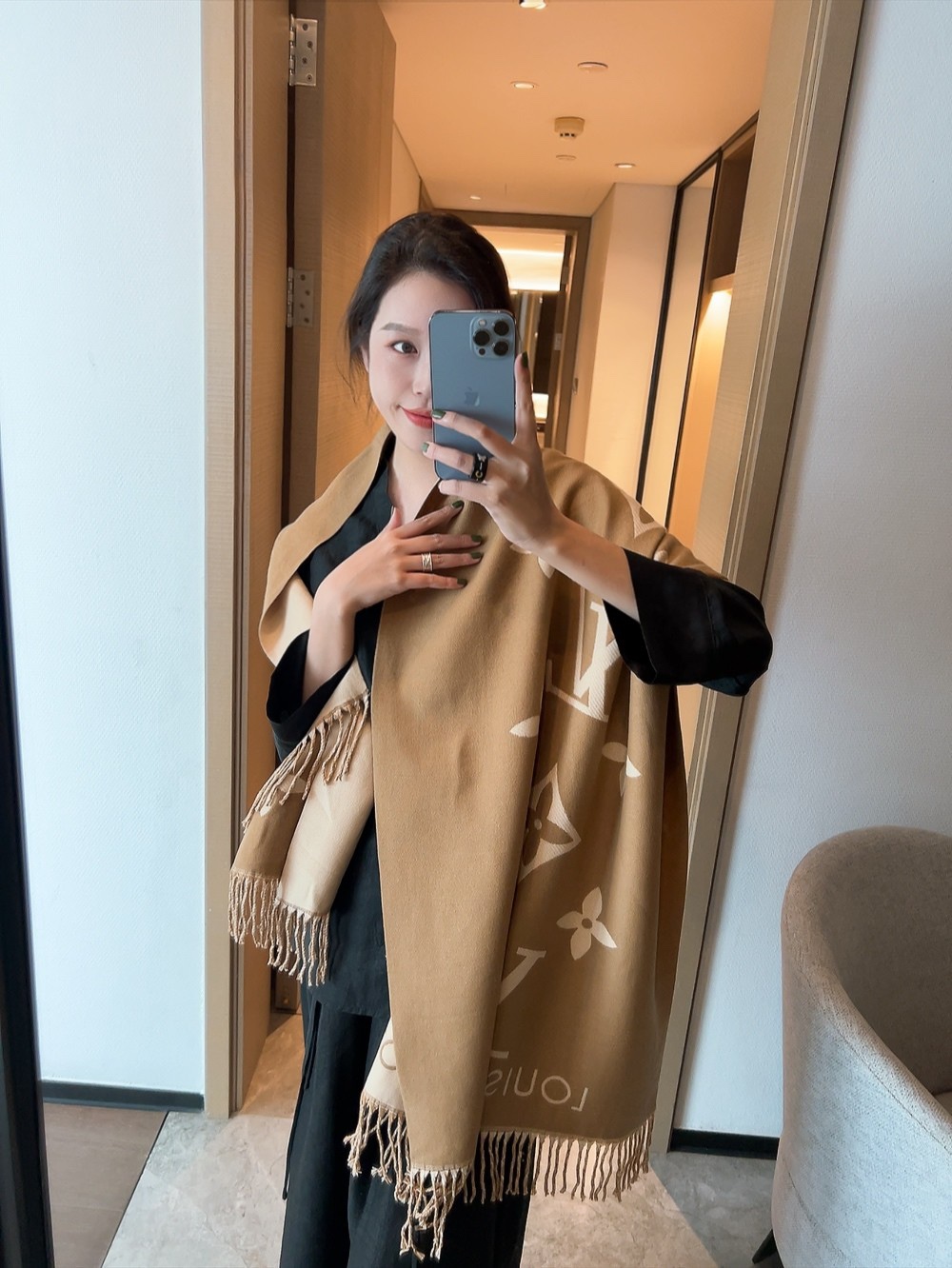 LOUIS VUITTON 羊毛混紡 四葉草デザインの披肩