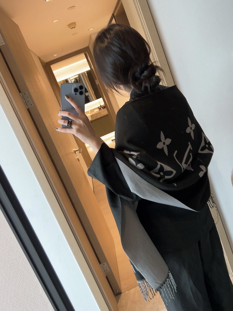 LOUIS VUITTON 羊毛混紡 四葉草デザインの披肩