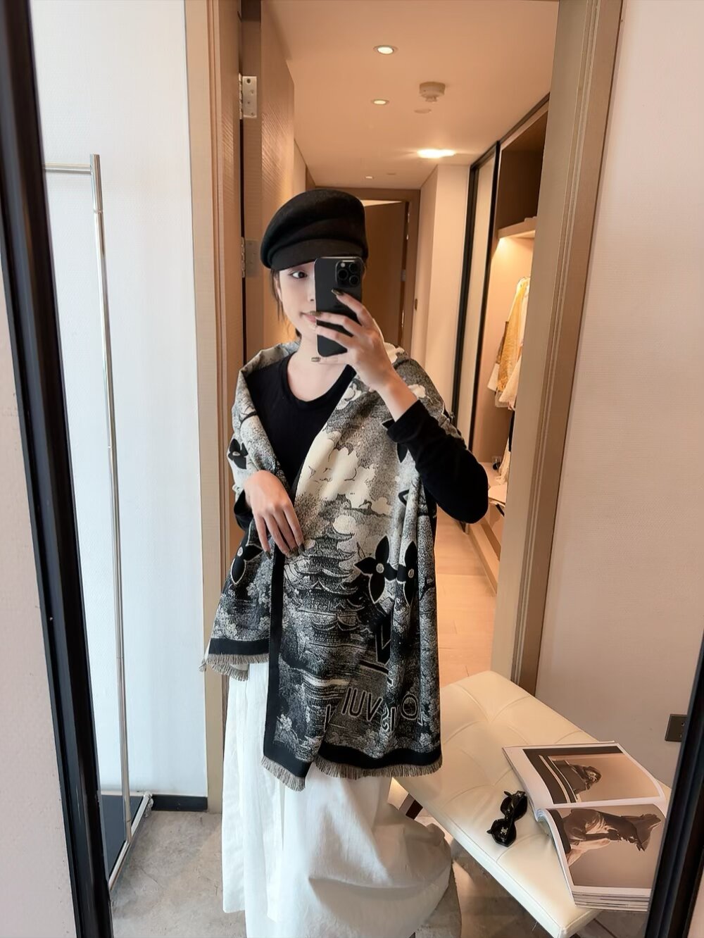 NO:714531,First batch of LV Louis Vuitton ~ top quality original order. Ink and Chinese painting long scarf] High-end products are presented, unique and unprecedented. Pure cashmere feels so good that it is definitely a slow hand. The technology uses imported 300-count pure cashmere combined with colorful edge embellishment, which is very classy and low-key with a little luxury. Size 180cm Imported pure cashmere woven ordinary scarf, ordinary scarf, louis vuitton, louis vuitton19860909批LV 路易斯威登～极品原单.水墨国画 长巾】高尖端产物重磅呈现 ,绝无仅有 史无前例 纯山羊绒 手感好到爆绝对又是一款手慢无 工艺上采用的是进口300支纯羊绒结合彩边点缀,非常显档次,低调中带着小奢华.尺寸180cm 进口纯羊绒织就普通围巾,普通围巾,louis vuitton,louis vuitton,scarf