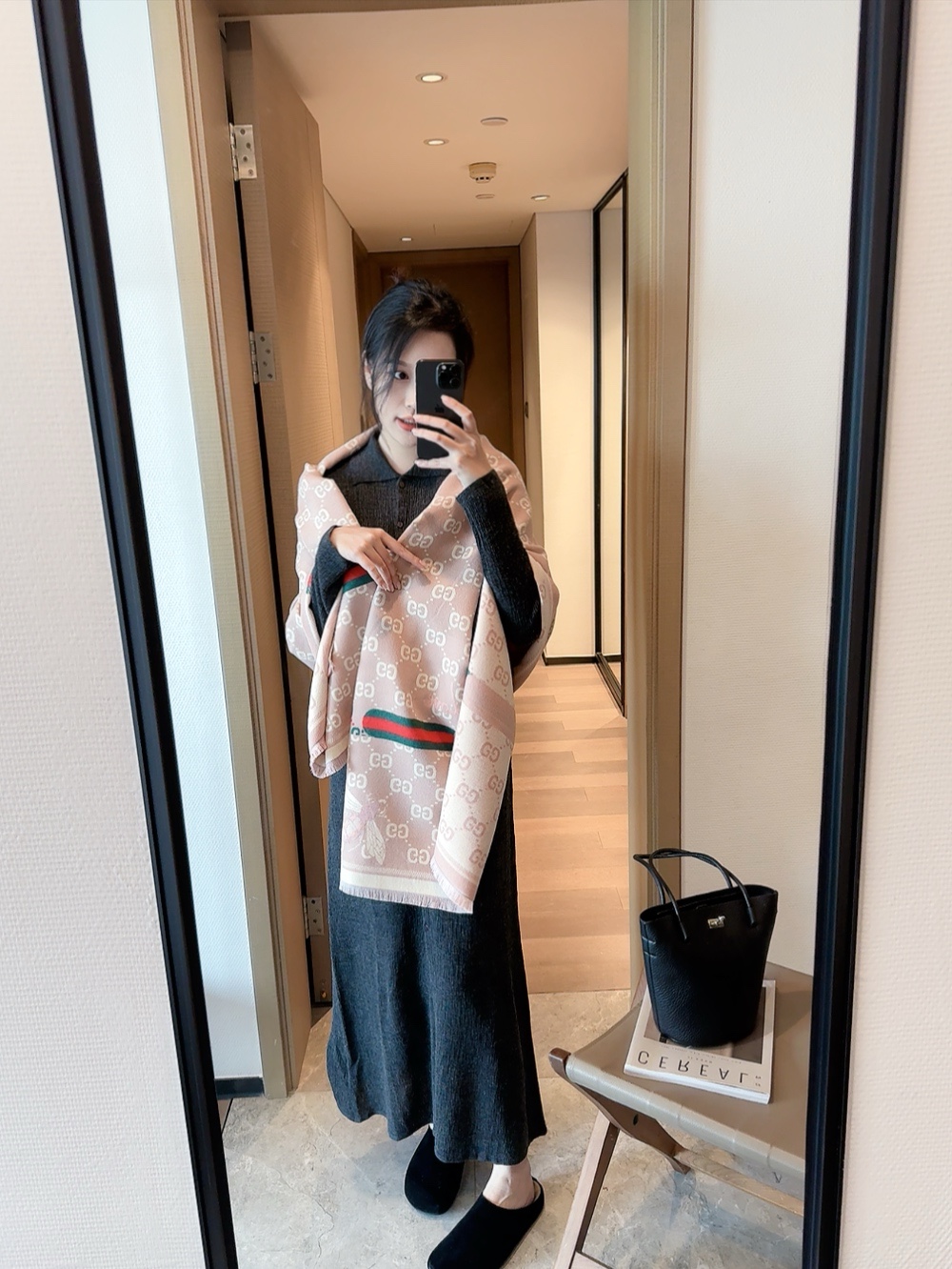 NO:714550,It will never go out of style. Everyone says it is a good match for goddesses and daily wear. It is also very easy to wear with daily wear. The whole person will look more energetic. Needless to say, the details and quality can be seen clearly. It is definitely a high-quality and high-quality scarf with a size of 65*180cm. Ordinary scarf, ordinary scarf19860909永不过时,买到都说好女神及日常都非常好搭配的款平时穿搭也非常好搭配,整个人看起来都会神采奕奕好多不用多说,细节品质都看得清楚,绝对获赞的高规格品质尺寸65*180cm普通围巾,普通围巾,scarf