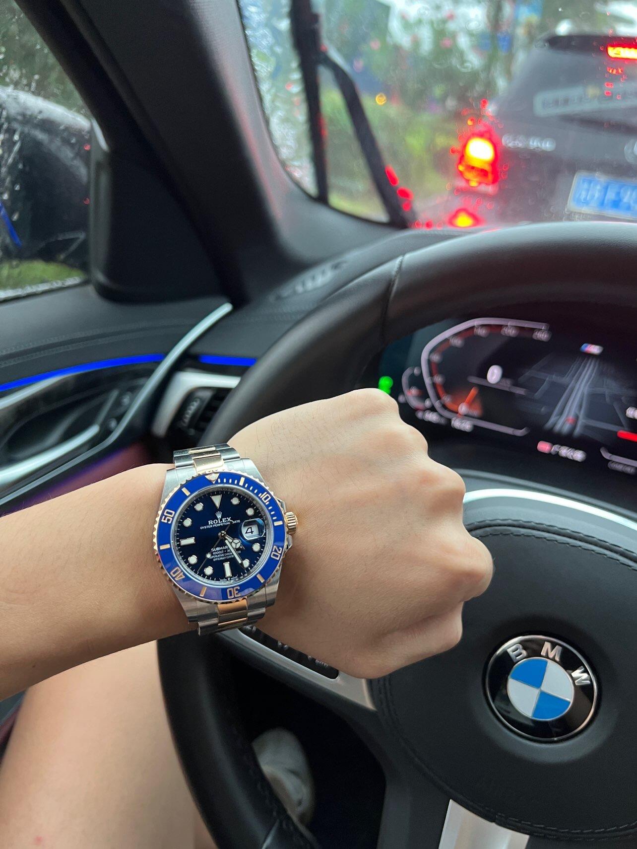 NO:156909,Since I bought a watch, I have obviously picked up more foods.19860909自从买了块表  明显夹菜的次数多了,,Watch