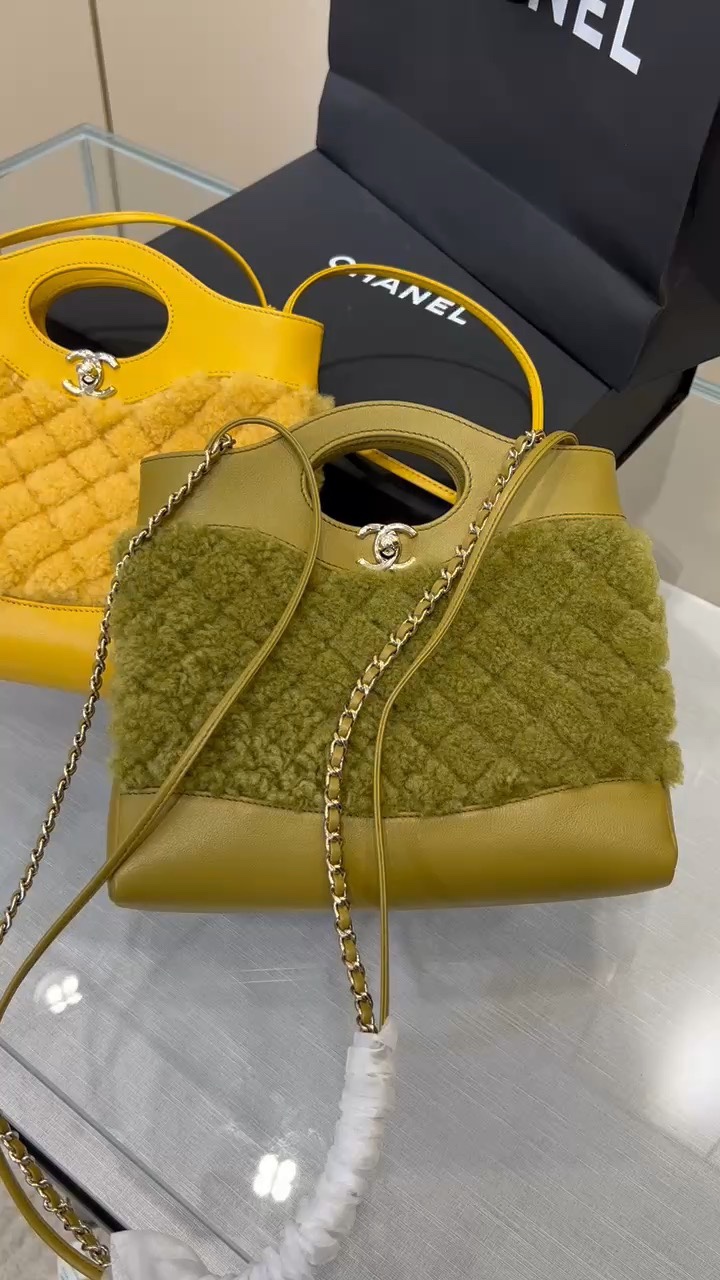 Bolso 31bag ~ serie de pelo de oso de peluche 😻 amarillo mostaza ~ verde oscuro 😻 Estos dos colores son clásicos y ve…