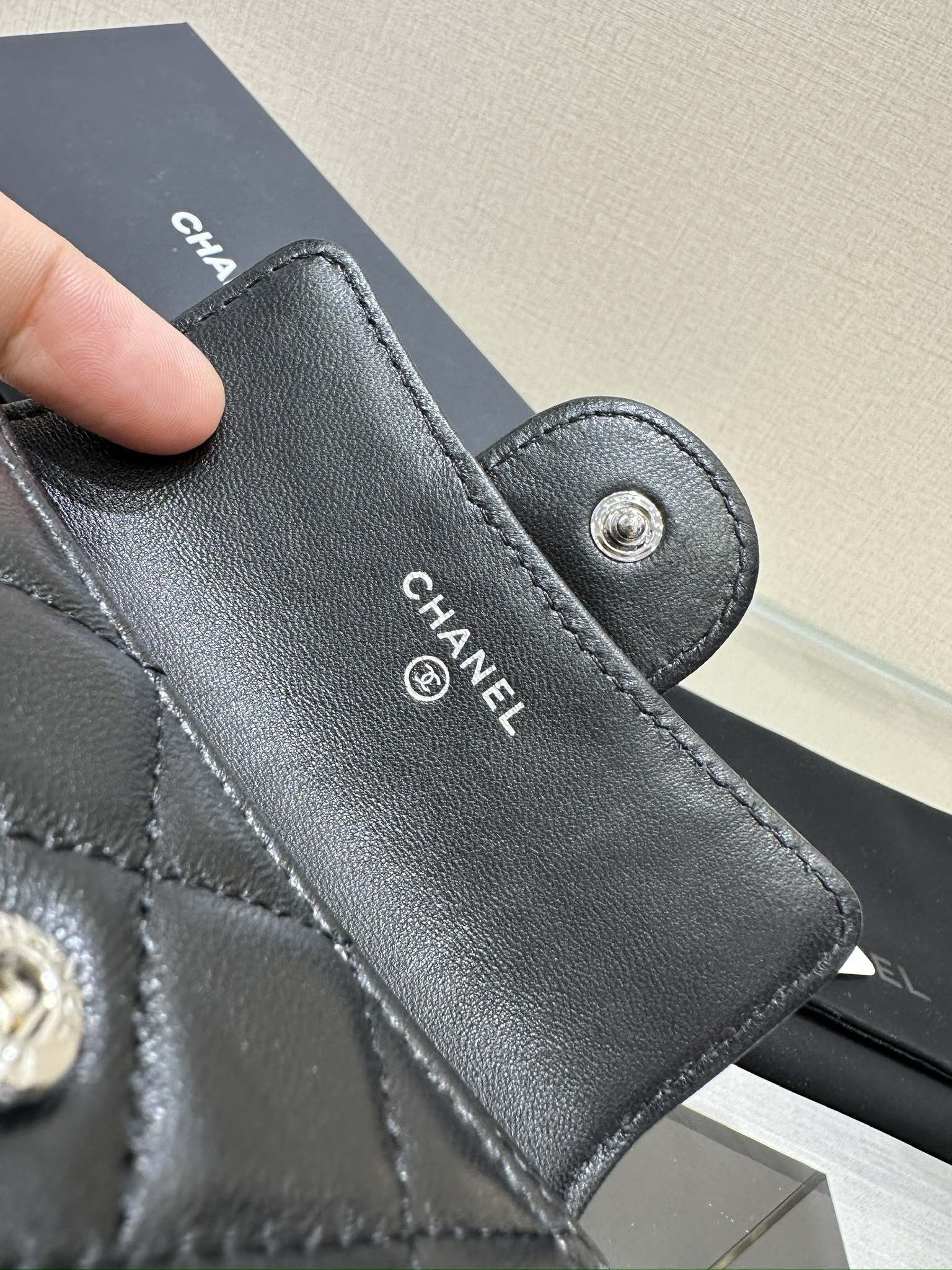 CHANEL Xiaoxiangs latest series of flip card holders