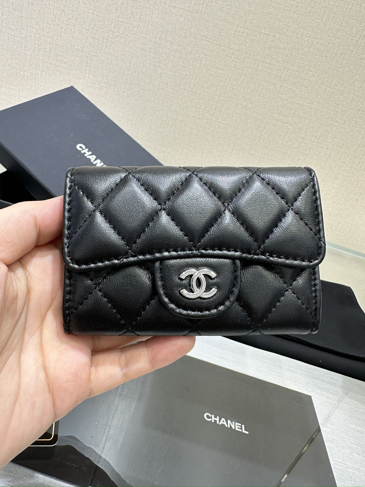 CHANEL Xiaoxiangs latest series of flip card holders