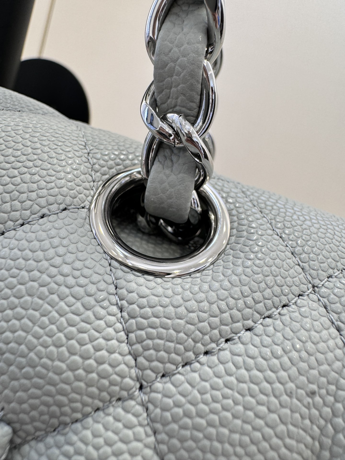 Más detalles en gris