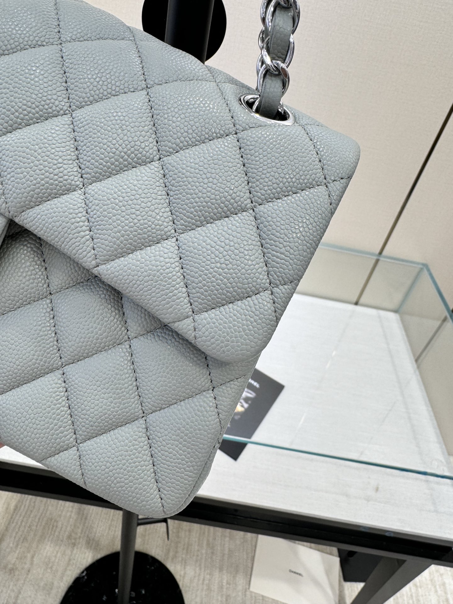 Detalles del 23 en gris～primer plano