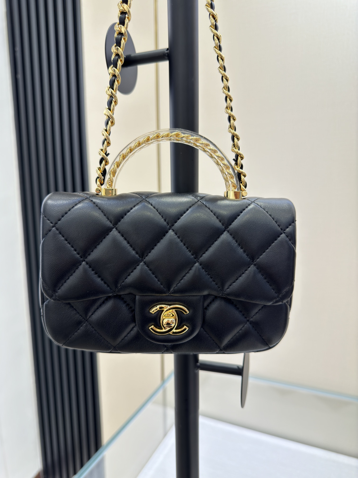 . Nuevo estilo 24ss, bolso de mano acrílico CF, el bolso soñado suma un miembro más [Imagen de detalles del tamaño pequ…