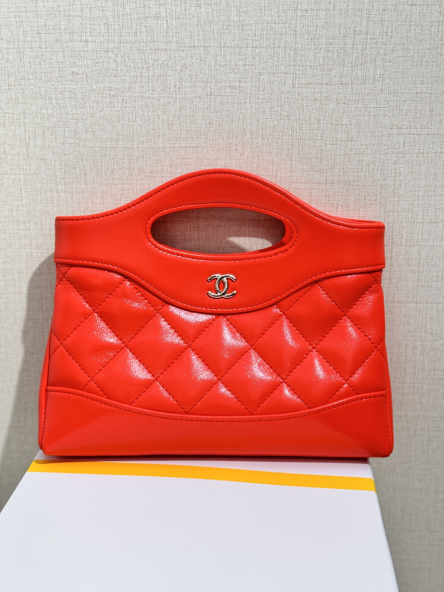 Raro color naranja rojizo ~ suministro exclusivo en el mercado