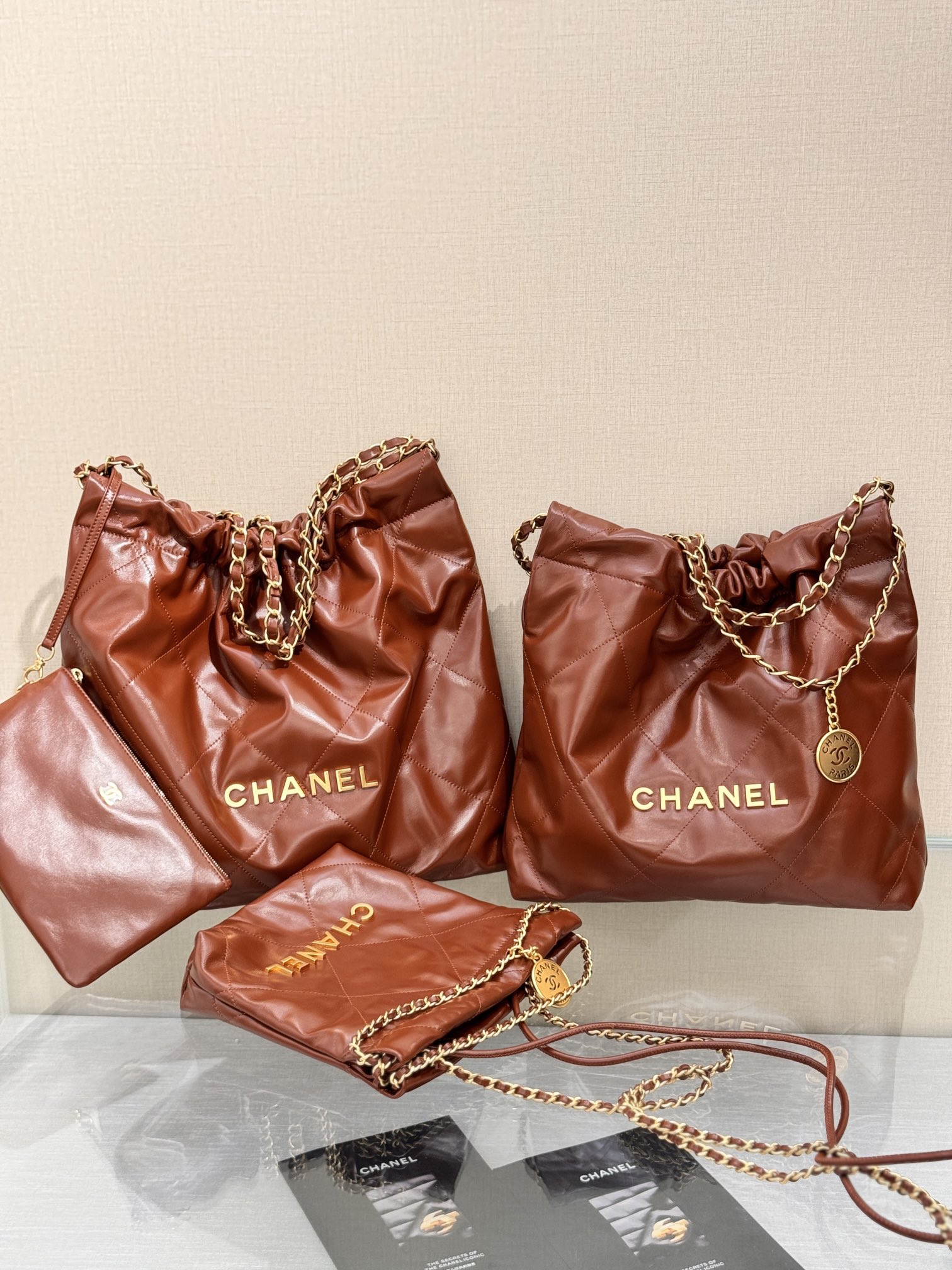 Chanel Sacs À Main Sacs À Bandoulière & À Épaule Vendre uniquement de haute qualité
 Le Brun Travail ouvert Quincaillerie en or Vintage