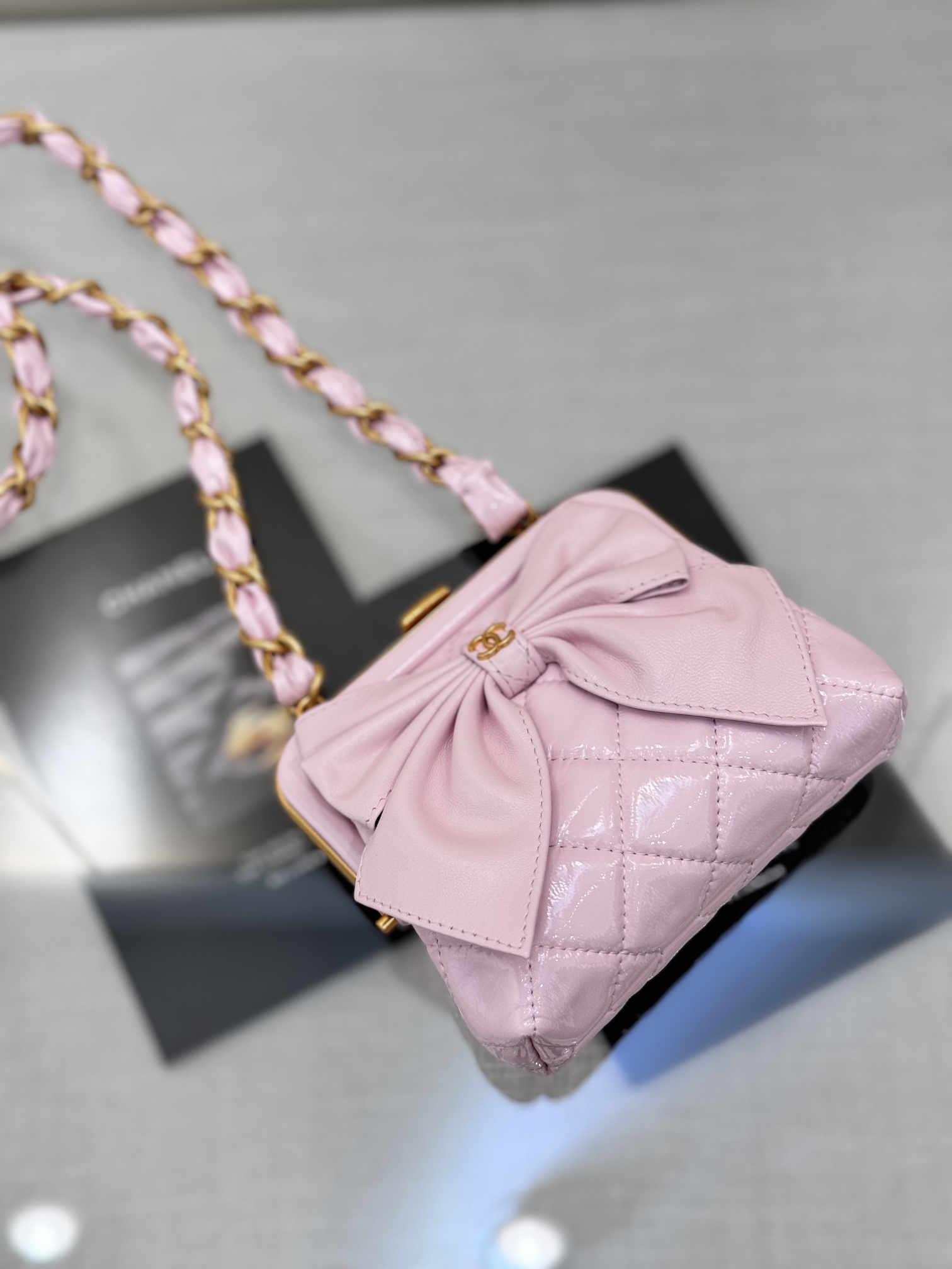. 24A bolso pinza de lazo. Muy esperado, ¡por fin lo compré! El artículo real es súper adorable. [Travieso] Aunque es u…