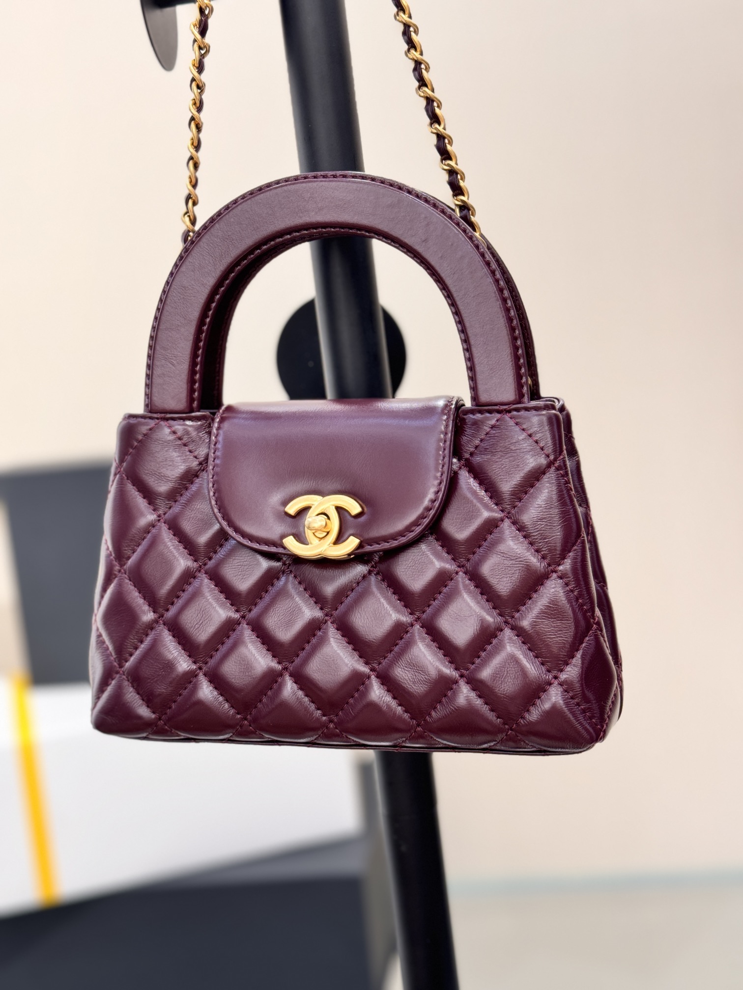 [Chanel Women
