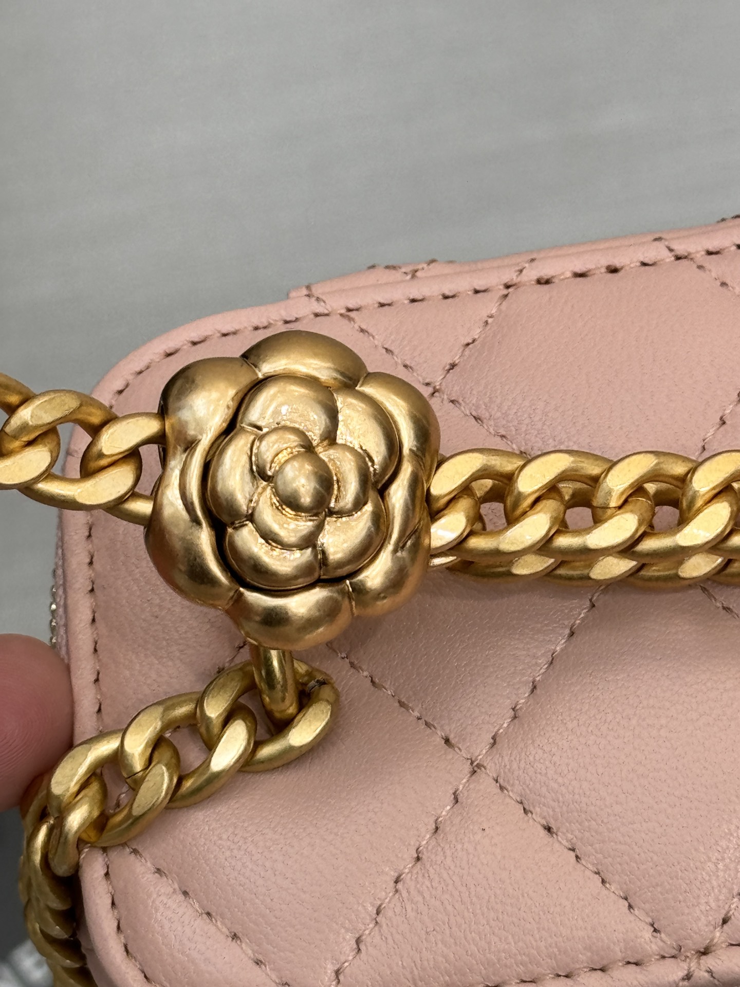 Detalles del bolso pequeño tipo caja ~
