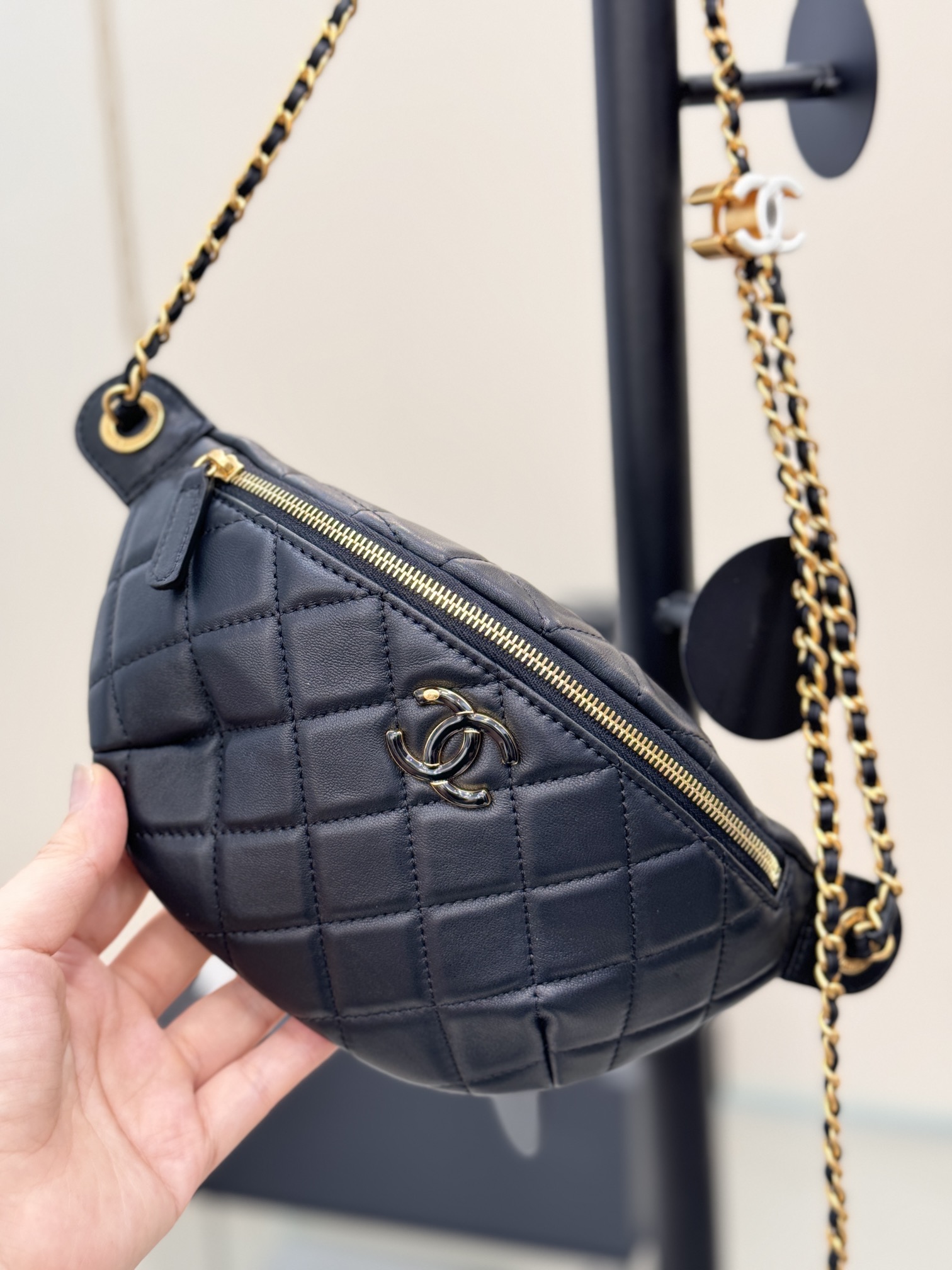Chanel 24A Double C Enamel Buckle Waist Bag - Stylish & Functional 3 i1723363164 6332 3