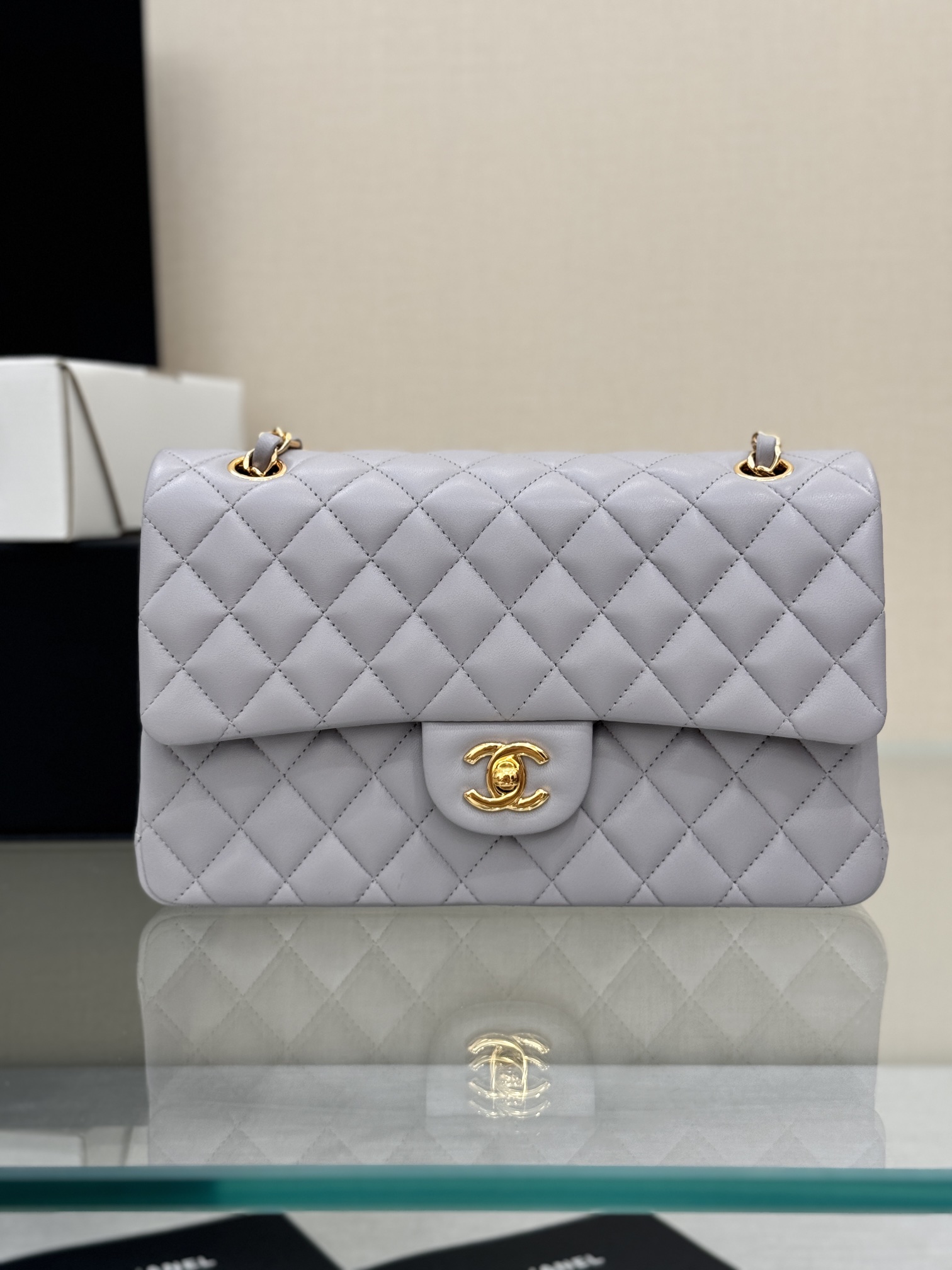 Chanel Classic Flap Bag Borse Crossbody & Borse a Tracolla Nero Grigio Pelle d'agnello di pecora Vintage Catene