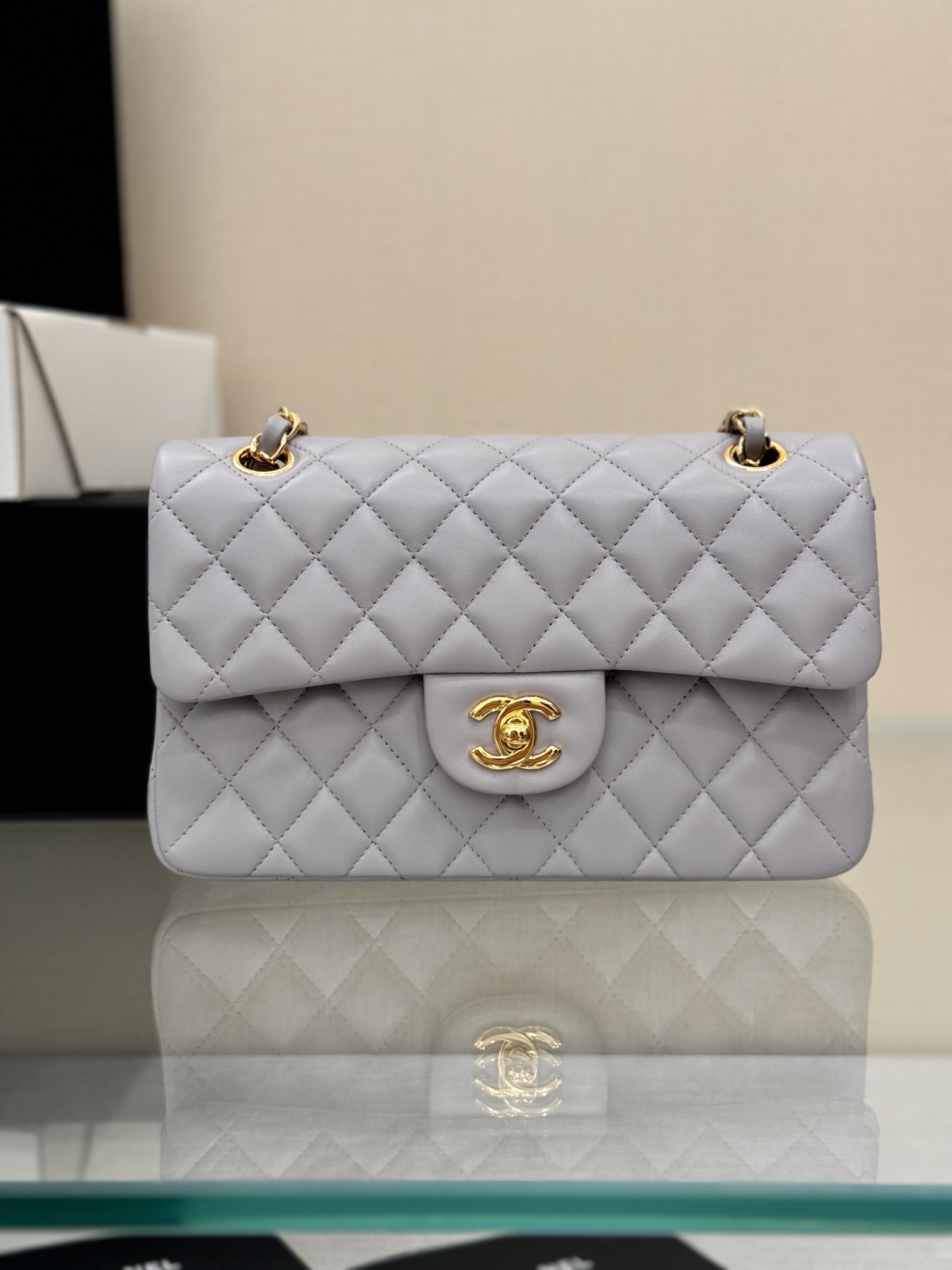 Chanel Classic Flap Bag Borse Crossbody & Borse a Tracolla Nero Grigio Pelle d'agnello di pecora Vintage Catene