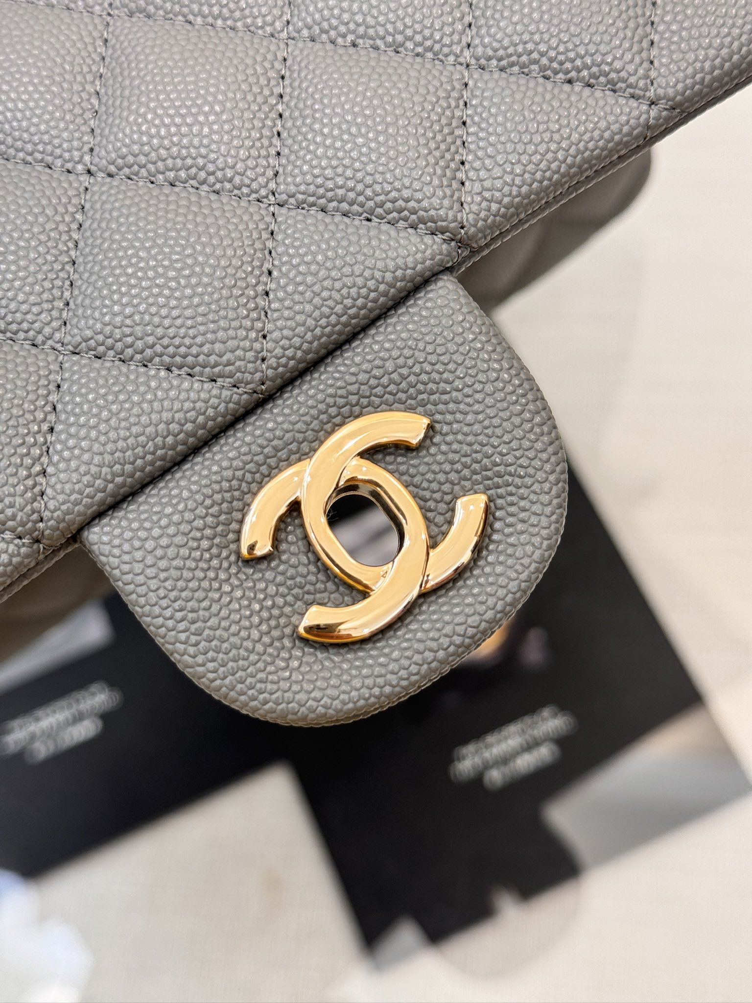 Detalles en dorado claro 25~