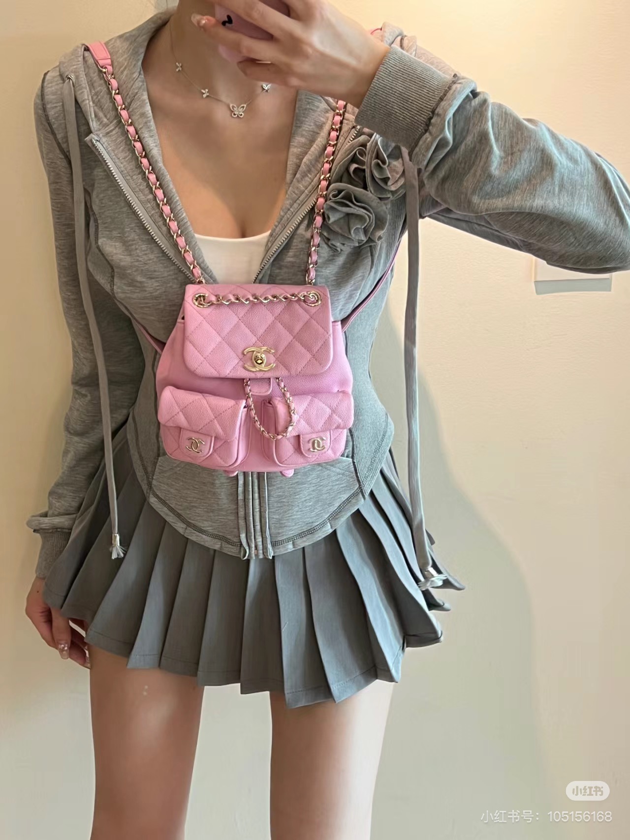 More model wearing photos