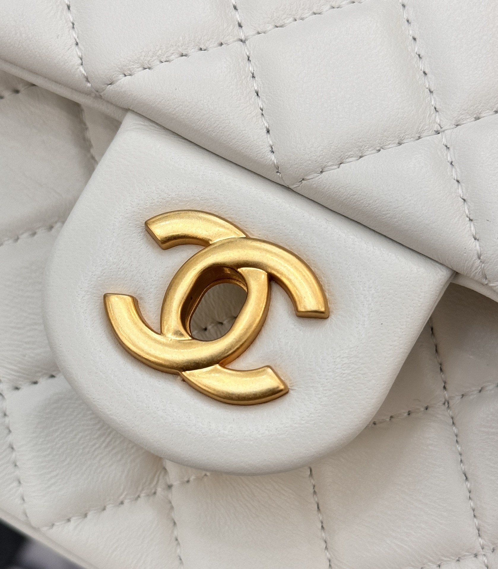 Más detalles en blanco