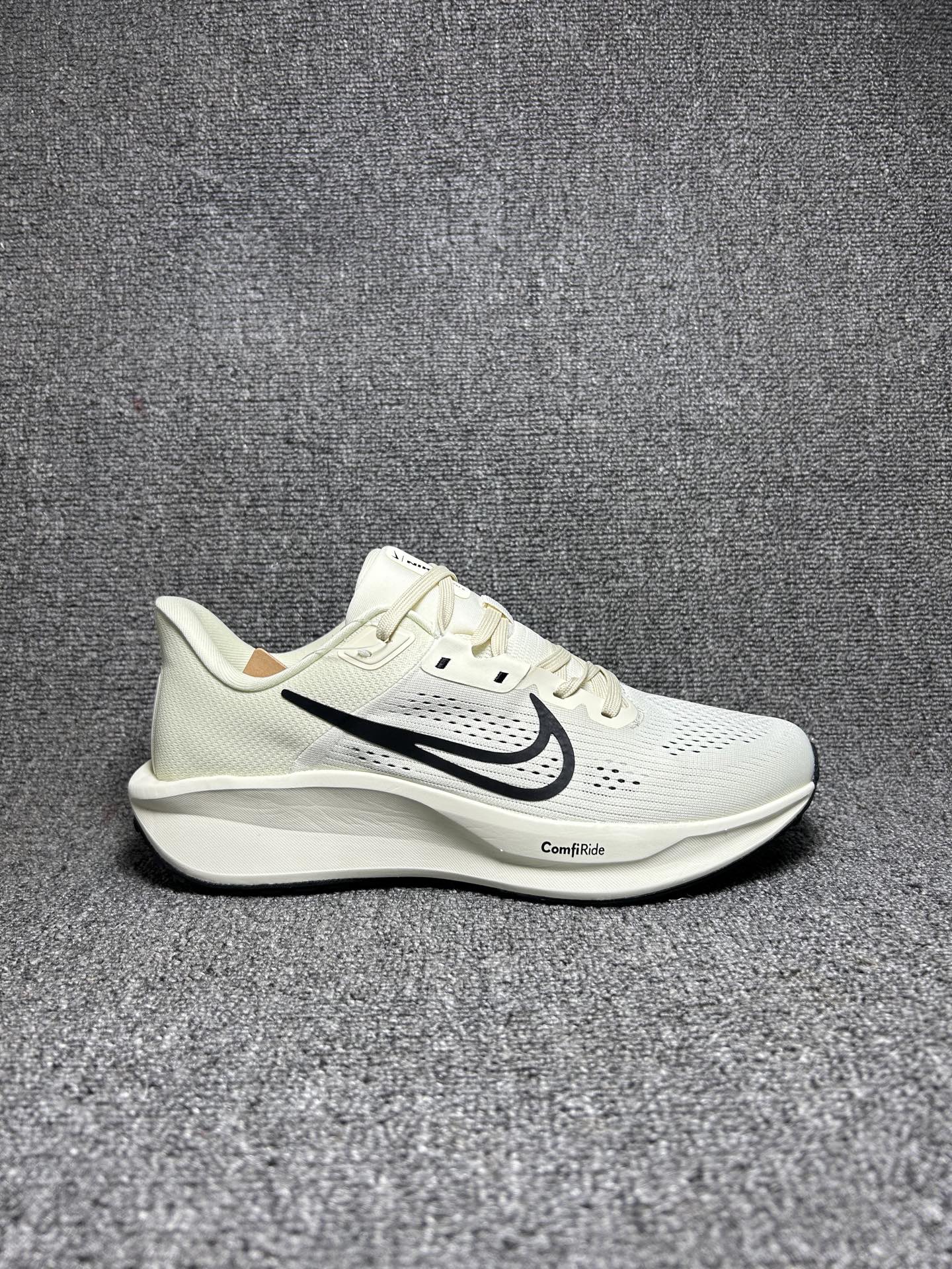 放💰230
✅Nike Quest 6极速6代网面透气 时尚休闲跑步鞋 
简约高科技设计采用多层材料 
为双足带来凉爽感受和稳固体验
时尚鞋面搭配中足包覆设计 提供稳固贴合感。一层网眼布材质 在跑步期间为你带来轻盈透气性能 同时展现利落外观 加高叠层设计 为每一步带来柔软缓震性能 具备出色抓地力与耐穿着性 舒适感出众 
官方货号:FD6033-104
尺码:36 36.5 37.5 38 38.5 39 40 40.5 41 42 42.5 43 44 45